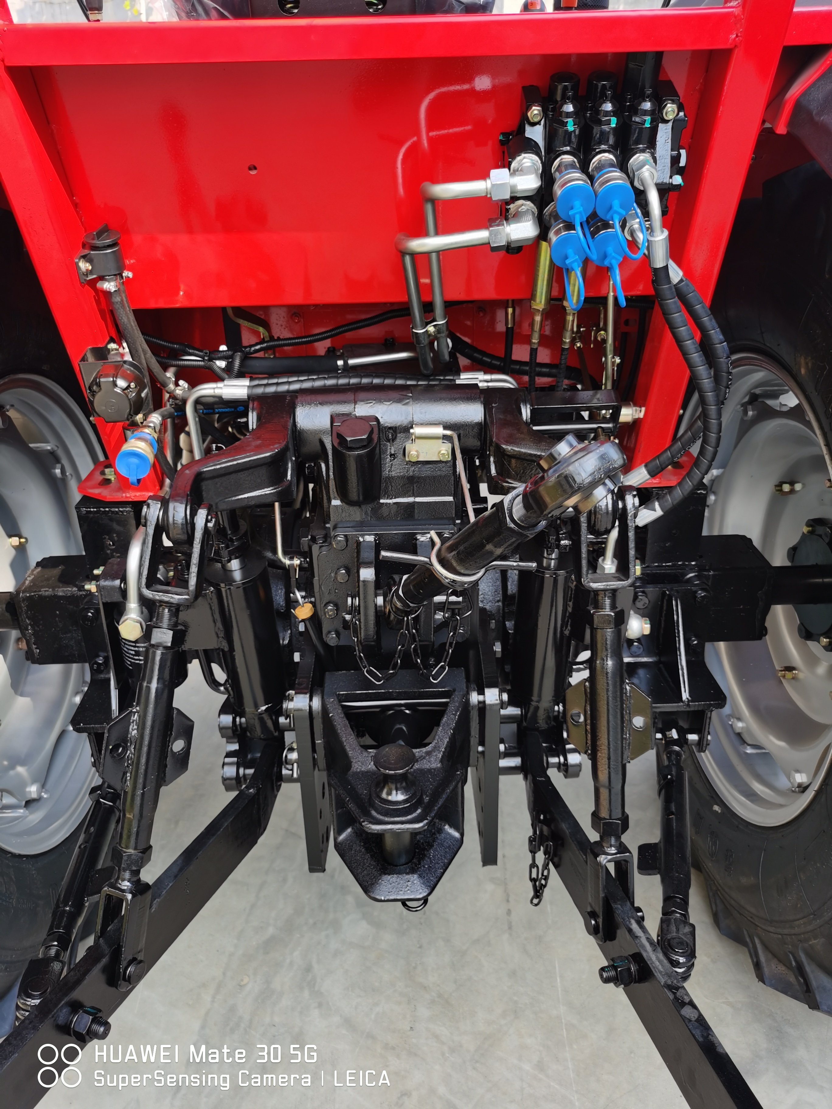 High Quality Tractor Cheap Factory Price Agricultural Equipment 90HP 4X4 Tractor with Full Implement