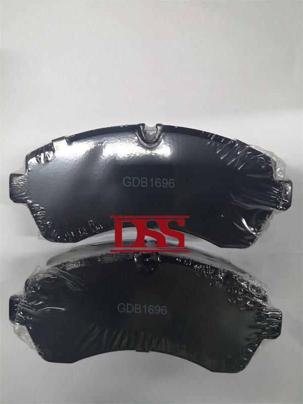 DSS Wholesale Price Auto Car Parts Factory Asbestos-Free Front Ceramic Brake Pads Auto Car Brake Parts for Audi