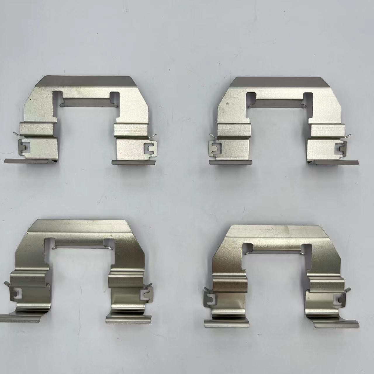 D1877 Rear Brake Pad Fitting Hardware Kit Accessories for GMC / Cadillac 23344214 Brake Pills Repair Kit Brake Pad Clips