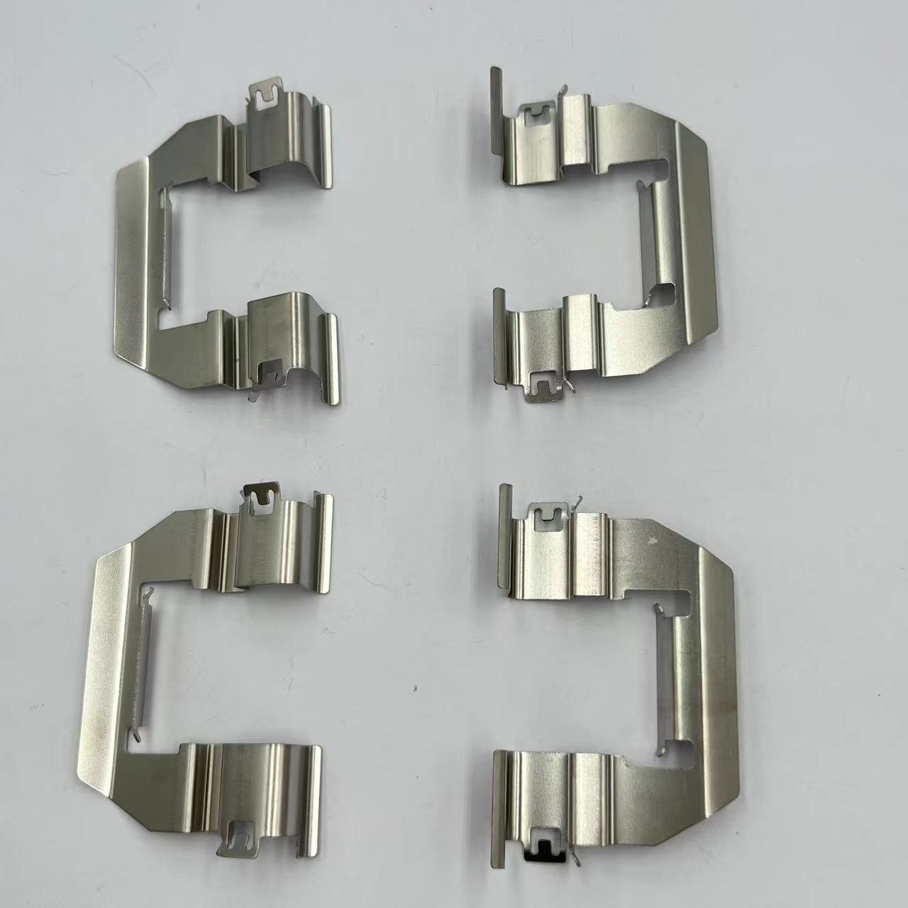 D1877 Rear Brake Pad Fitting Hardware Kit Accessories for GMC / Cadillac 23344214 Brake Pills Repair Kit Brake Pad Clips
