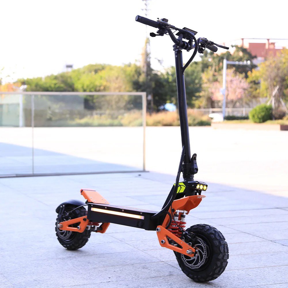 High-Speed Foldable Electric Scooter 6000W Brushless Motor 11 Inch Tires 120km Range Per Charge Powerful Lithium 18/26/38AH