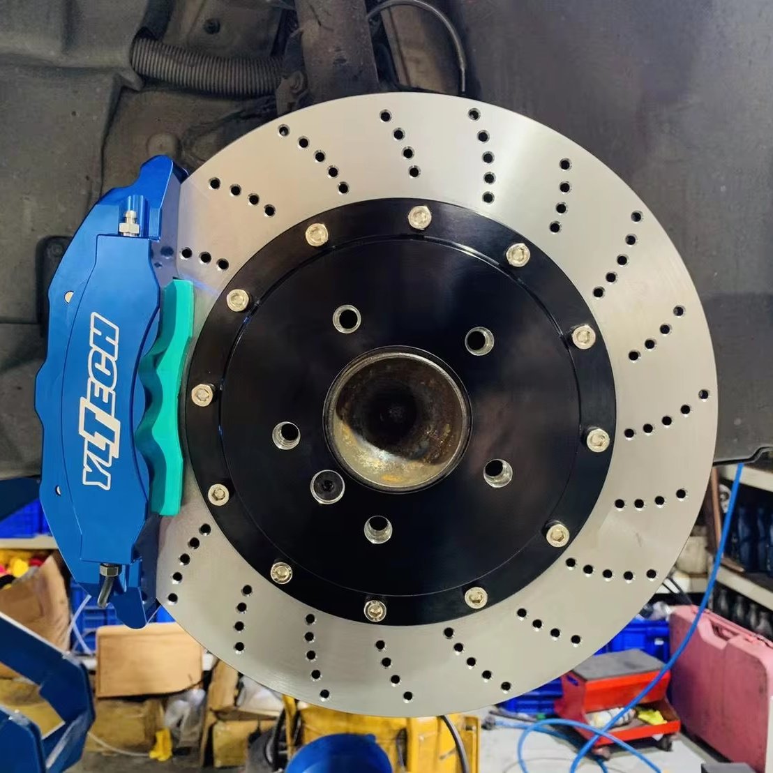 YLTECH FORGED MEDIUM 6 PISTON CALIPERS TWO-PIECE DISC BRAKE SYSTEM