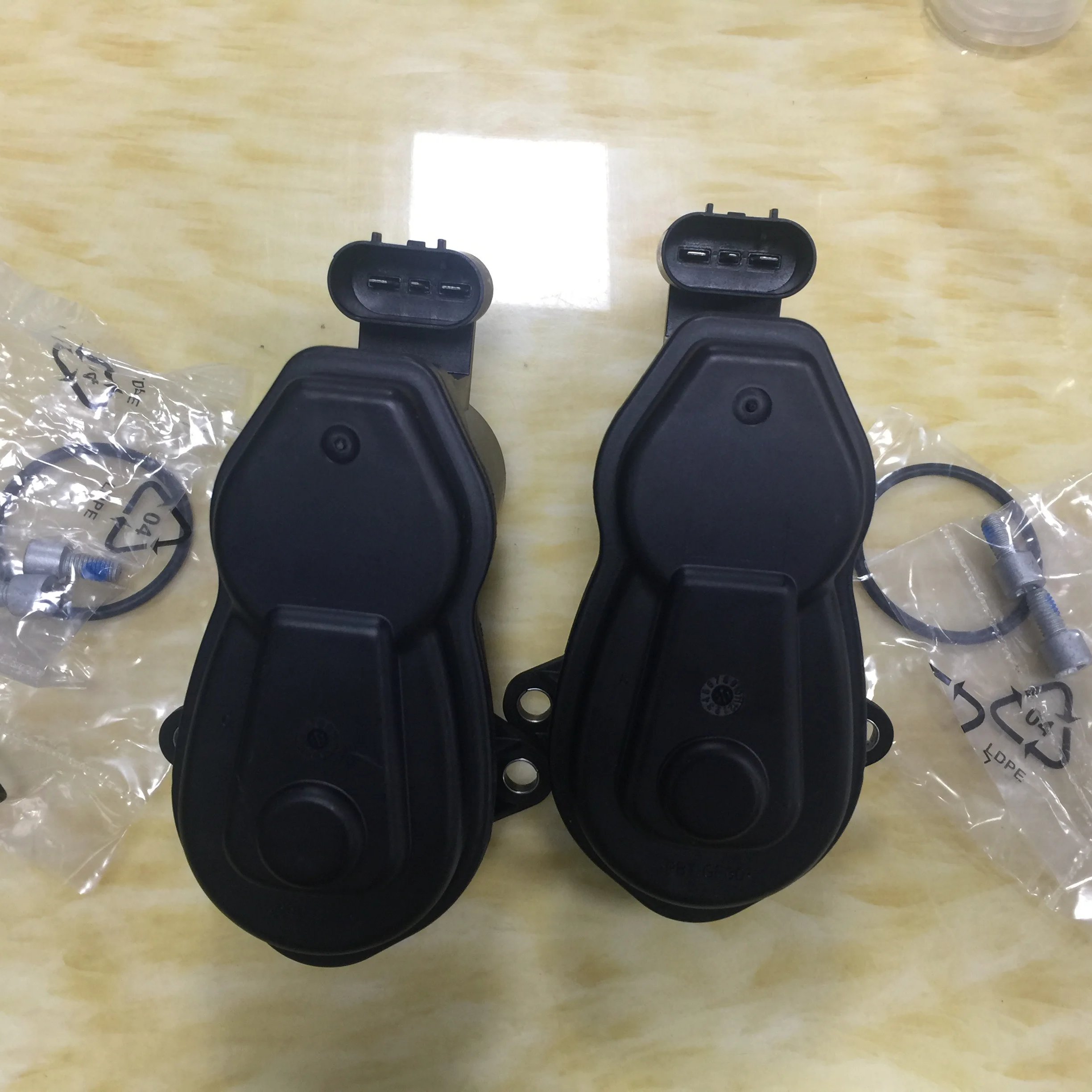34216794618 34216791420 Rear Park Brake Actuator for BMW F10 F11 F12 F13 F06 E89 F26 F25 528i 535i 640i 650i X3 X4