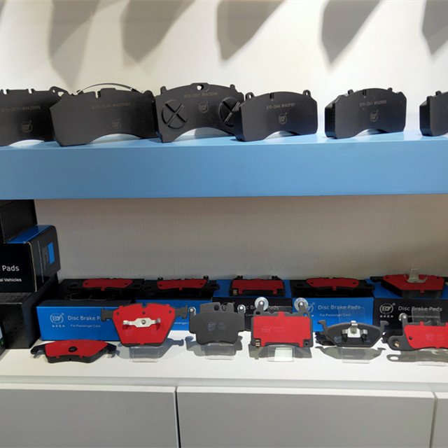Ceramic Auto Brake Pads Front and Rear Spare Parts for Cars