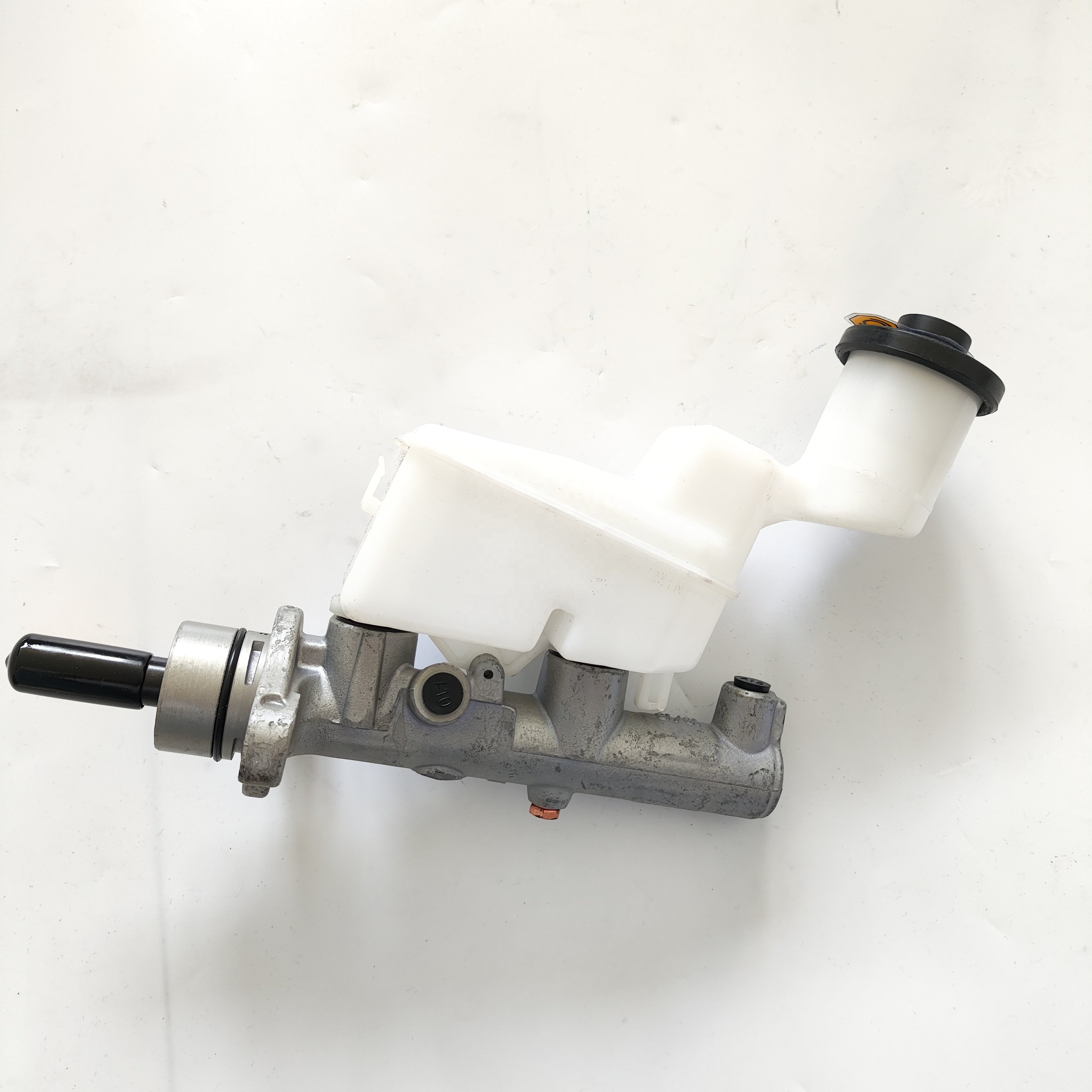 Factory High Quality Original Packing Car Brake Master Cylinder 47201-42240 for toyota