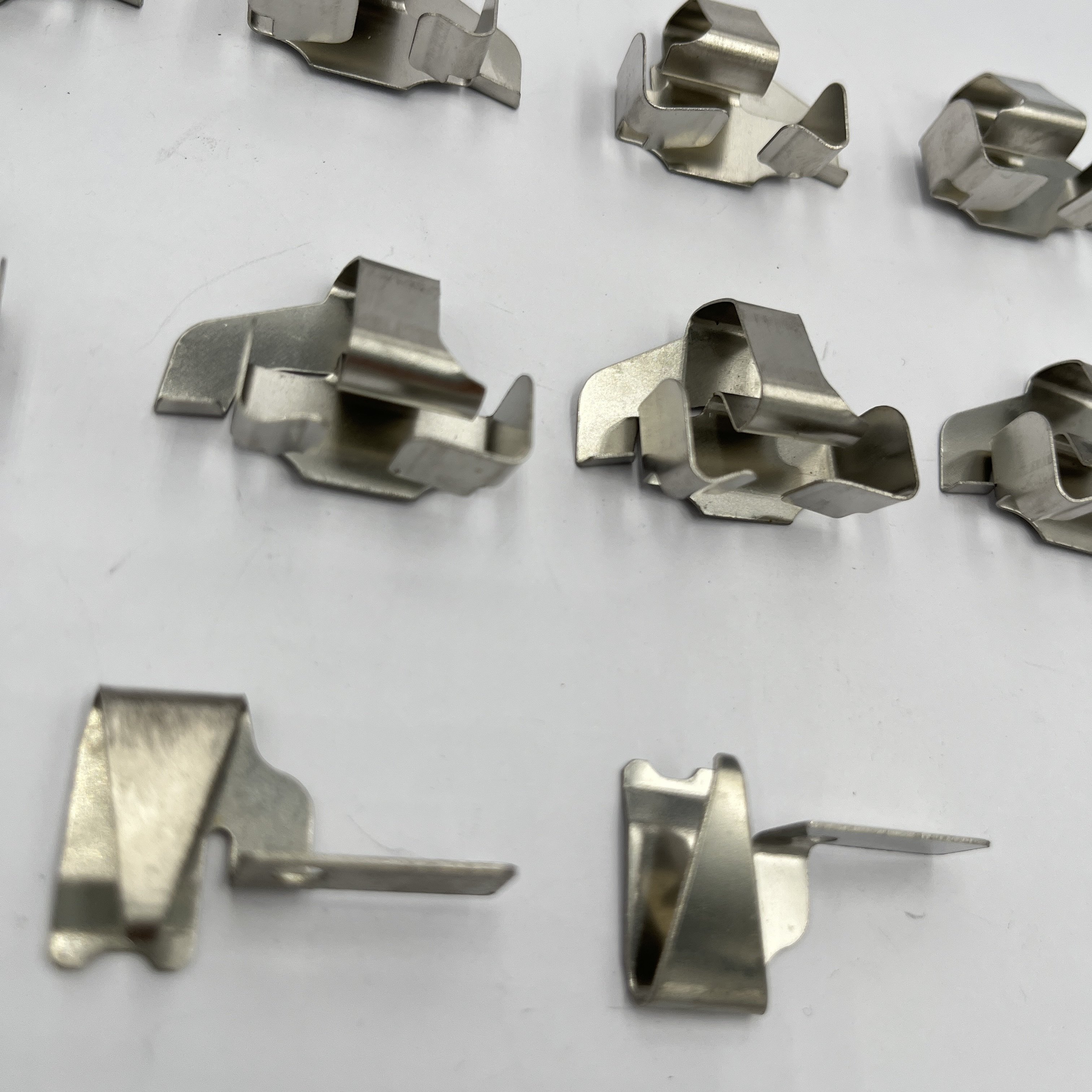 D1069 Auto Brake Accessories Disc Brake Pad Clips Stainless Steel Hardware Kits for Brake Caliper for Ford 5C3Z-2001-AA