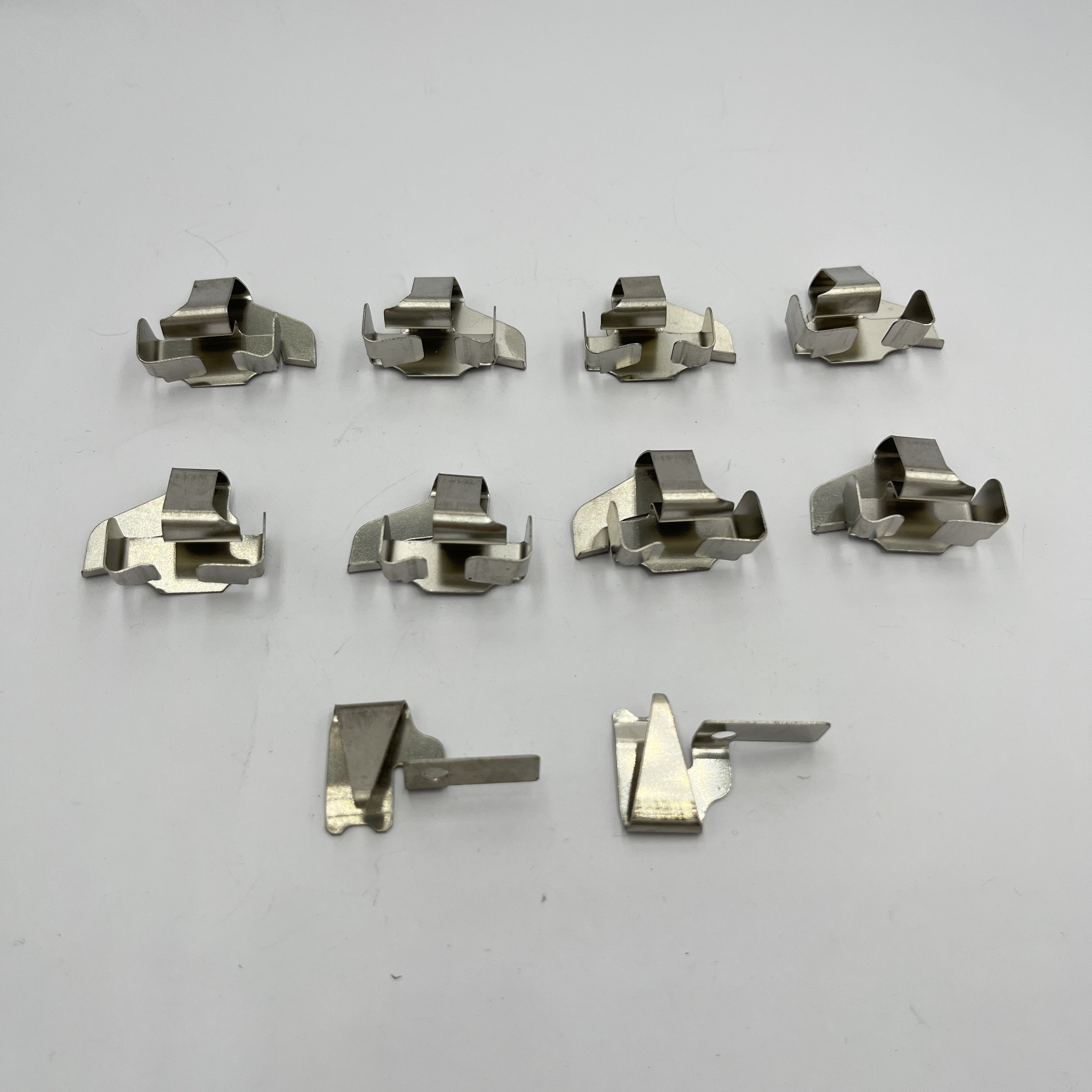 D1069 Auto Brake Accessories Disc Brake Pad Clips Stainless Steel Hardware Kits for Brake Caliper for Ford 5C3Z-2001-AA