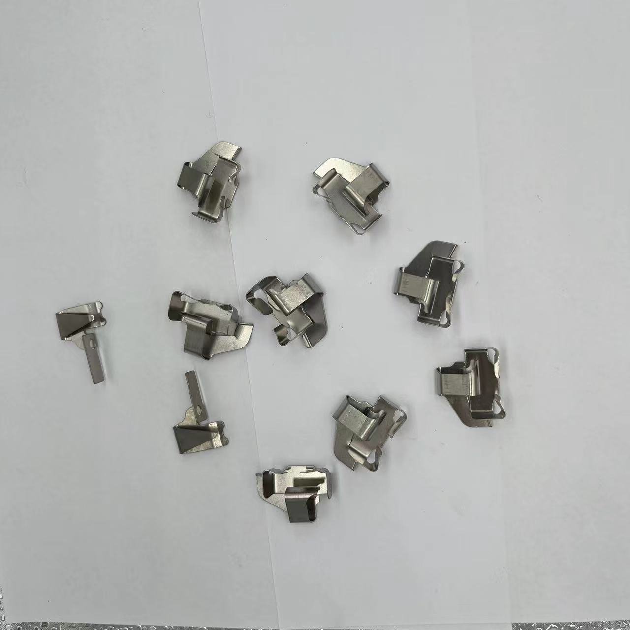 D1069 Auto Brake Accessories Disc Brake Pad Clips Stainless Steel Hardware Kits for Brake Caliper for Ford 5C3Z-2001-AA