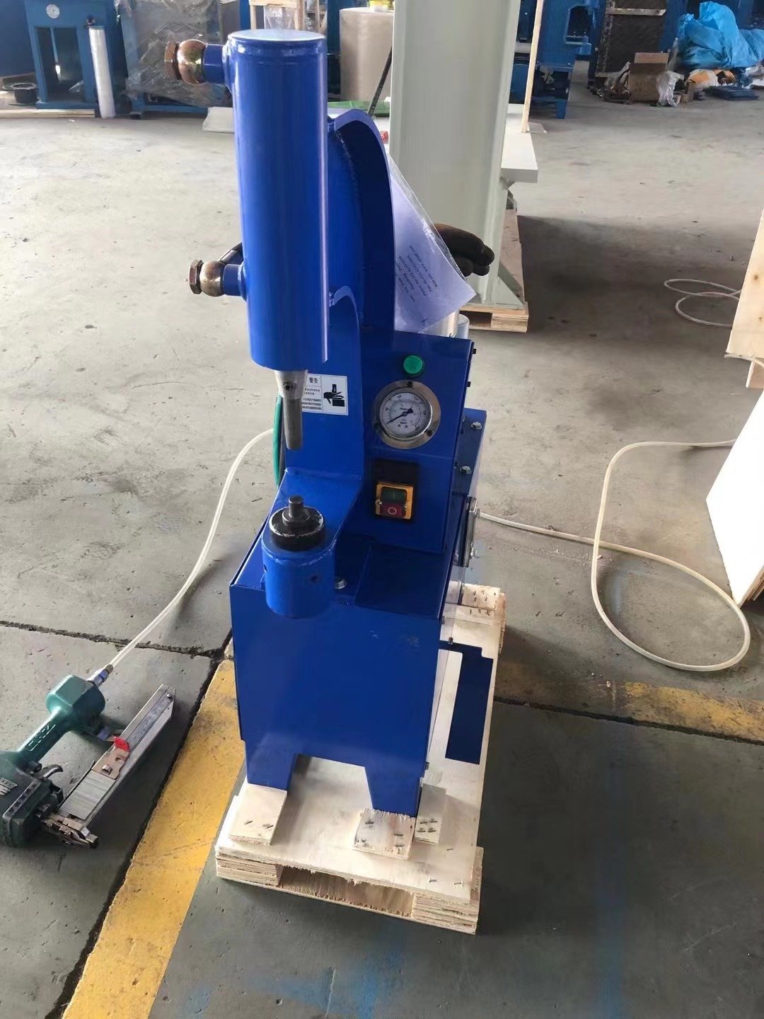 Heavy Duty Electric Hydraulic Brake Shoes Riveting Machine Brake Lining Rivet Machine