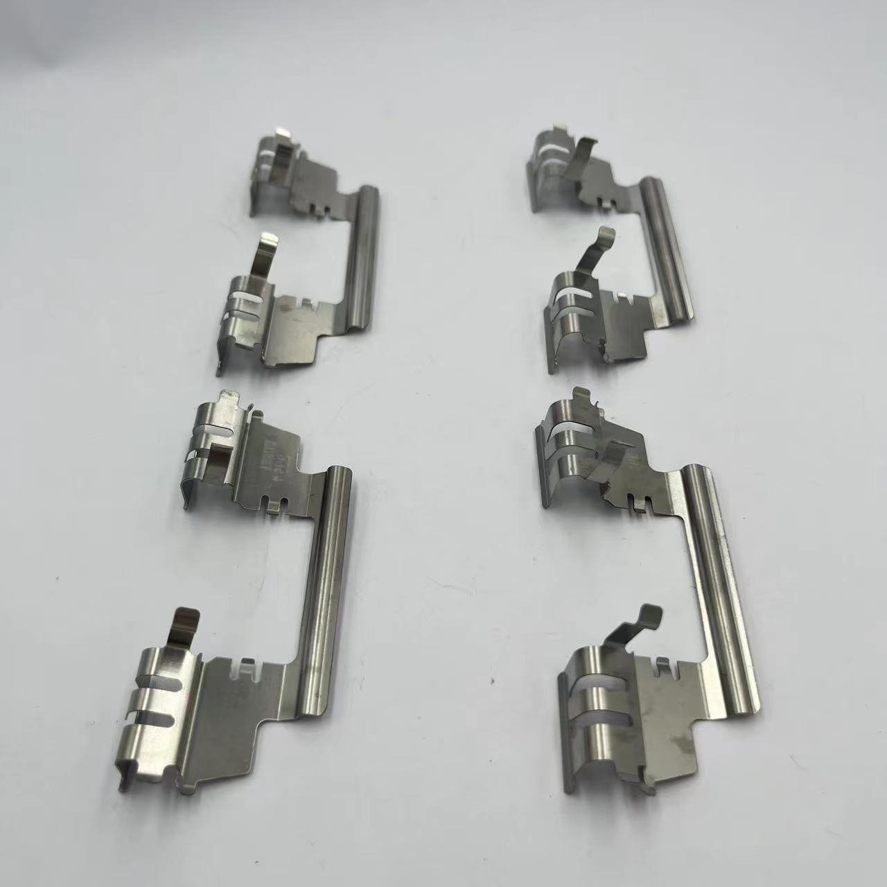 D1058 Factory Wholesale 5142559AA Front Brake Caliper Anti-Vibration Spring Clip Brake Pad Clip for Chrysler