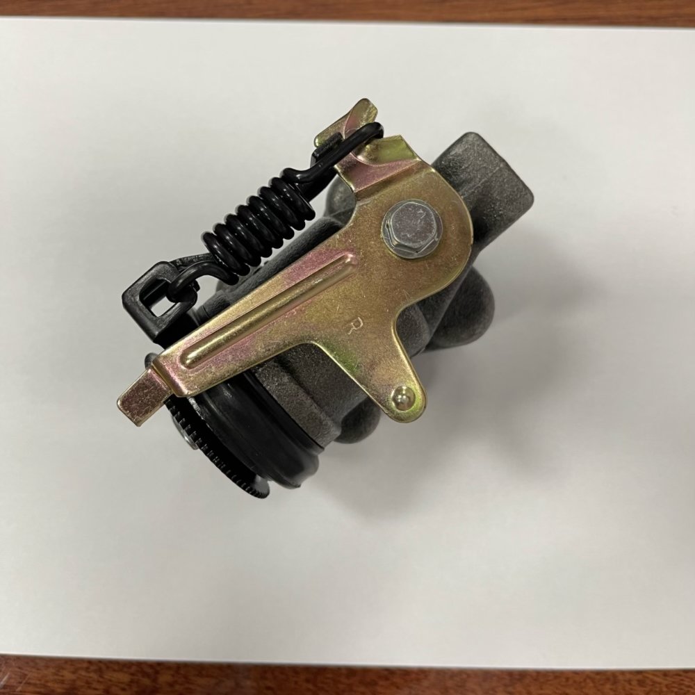 High Quality Brake Wheel Cylinder for Isuzu 4HK1NPR NQR 700P 8-97358879-0 8973588790 8-97358878-0