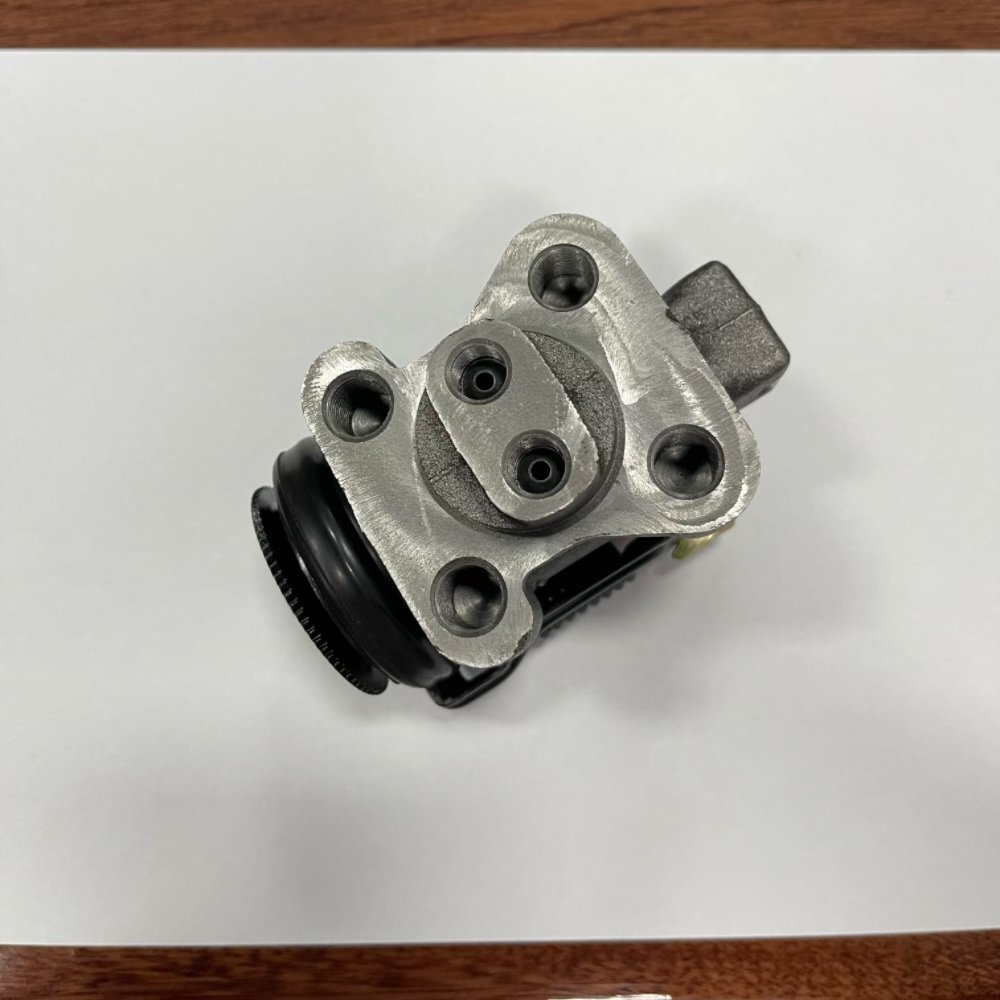 High Quality Brake Wheel Cylinder for Isuzu 4HK1NPR NQR 700P 8-97358879-0 8973588790 8-97358878-0