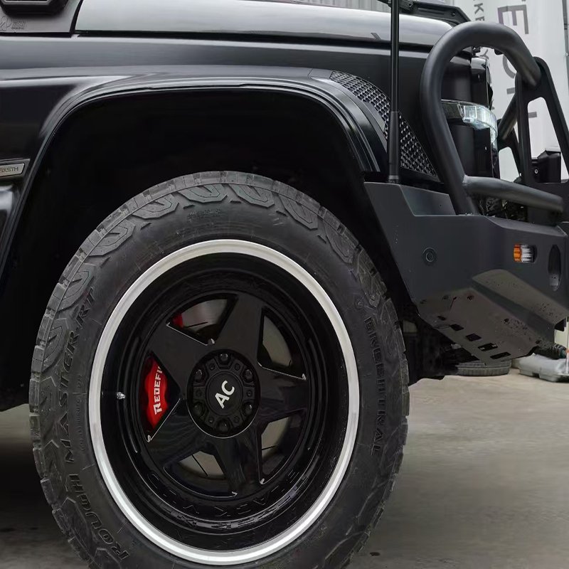 Custom High Quality Built-In Fluid Crossover Tube 6 Pots Brake Calipers Forged Aluminum Alloy Front Big Brake Kit for Tank 300