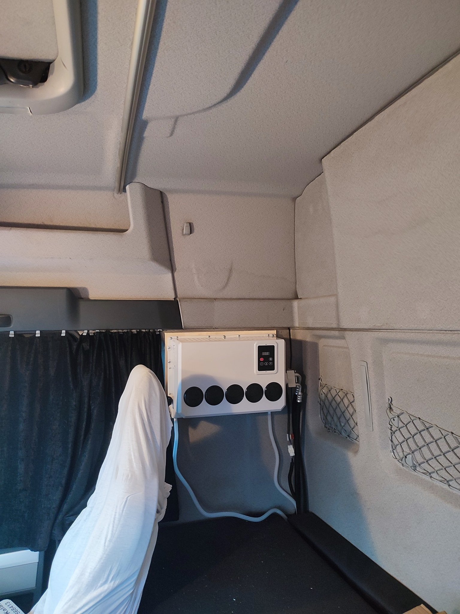 Solar Van RV Car Bus Auto Cab Cabin Electric Car Air Conditioning System Parking Cooler Split Truck Air Conditioner