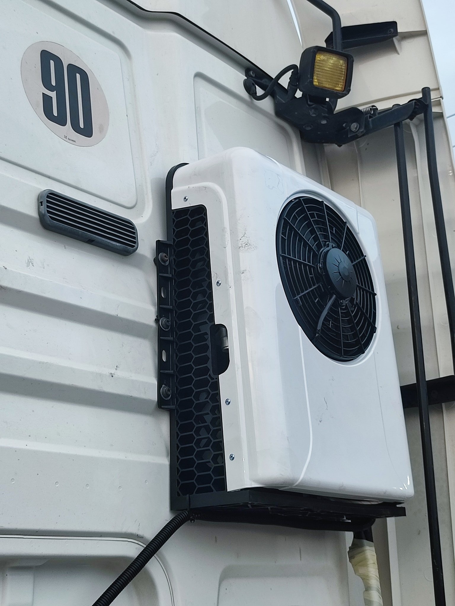 Solar Van RV Car Bus Auto Cab Cabin Electric Car Air Conditioning System Parking Cooler Split Truck Air Conditioner