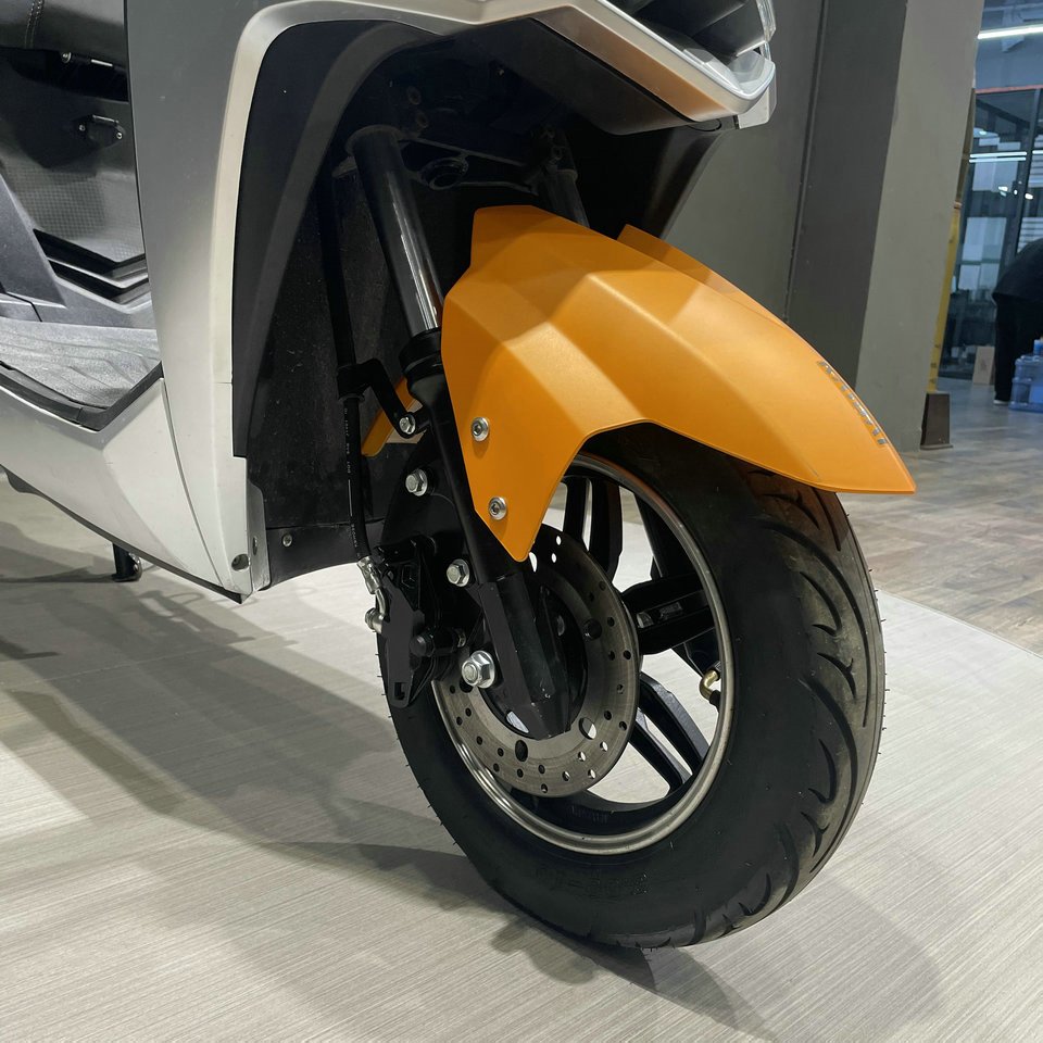 Low Price Long Range Eltrica Kick Scooter Electric Adult Sportbike 3000w Ckd 2 Wheel Electric Motorcycles Swappable Battery Bike