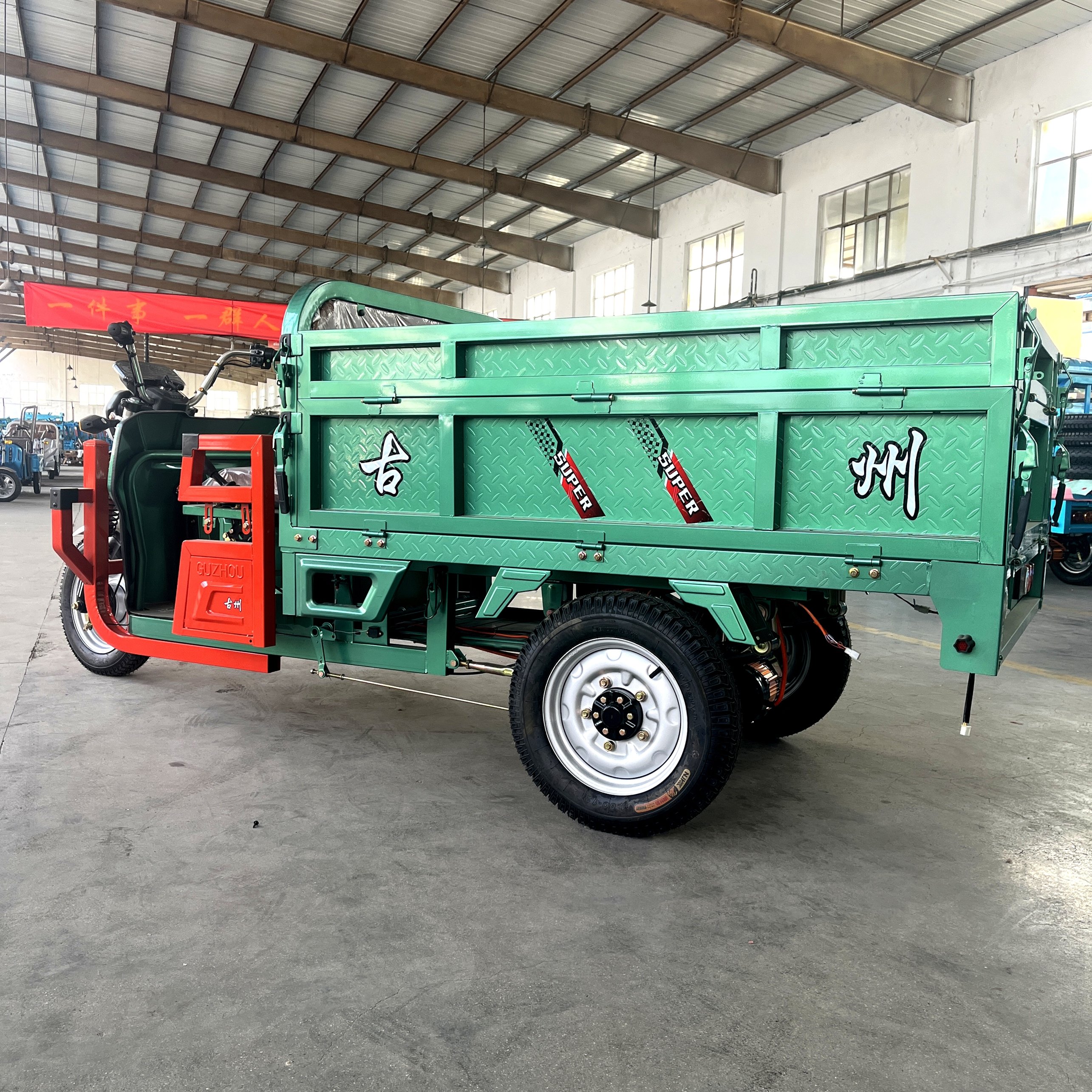 Air Conditioned Tricycles Closed Cabin Motor Tricycle Gasoline Cargo Tricycle Taxi Moto for Adult