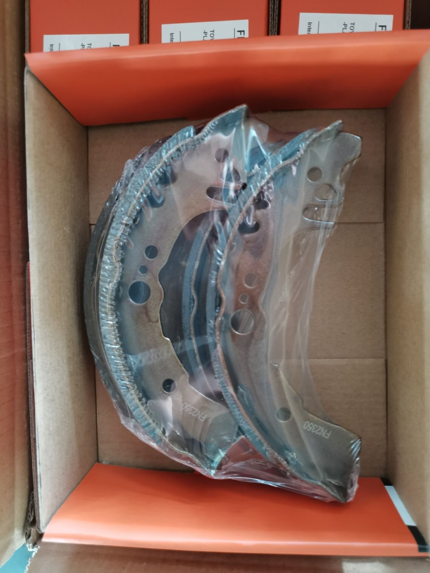 Auto Brake Shoe Manufacturer Semi-metallic 58305-0XA00 Rear Brake Shoe for Toyota