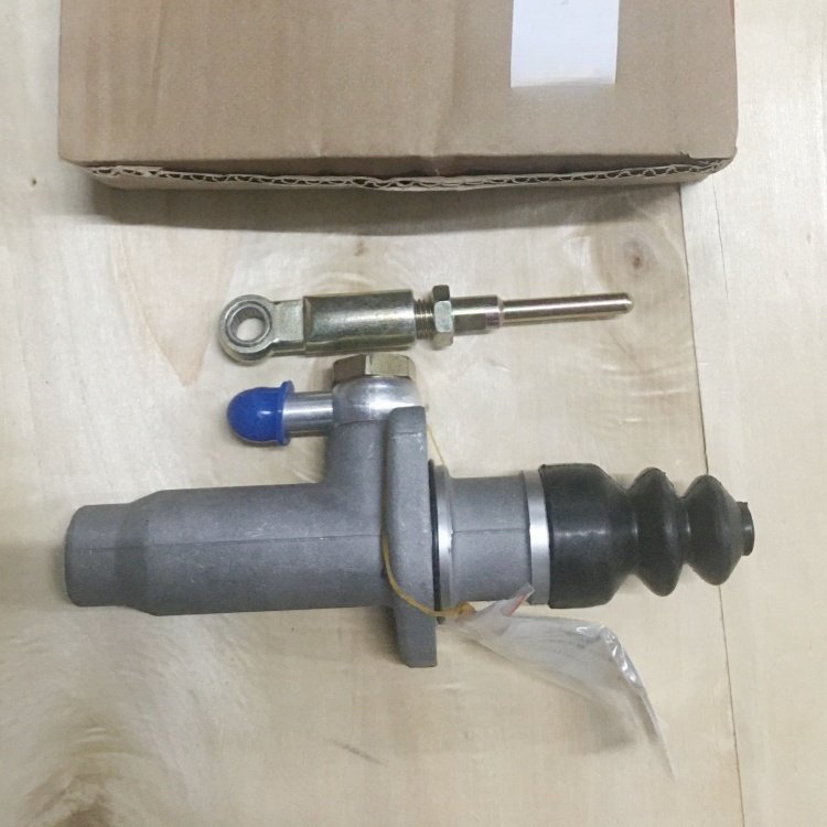 Good Quality Bus Brake Accessories Clutch Master Cylinder for Golden Dragon Kinglong 1604-00482 35ACC-00544 Bus Clutcch Parts