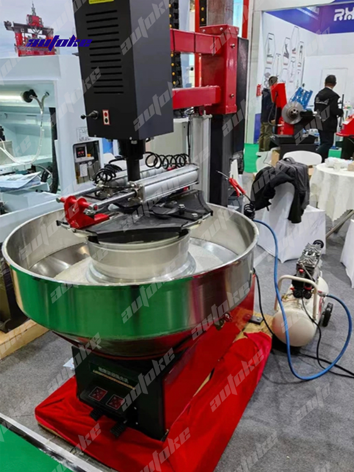 Motorcycle Rim & Alloy Wheel Hub Polishing Machine Vibrating Equipment for Car/Truck Wheel Polishing for Workshops