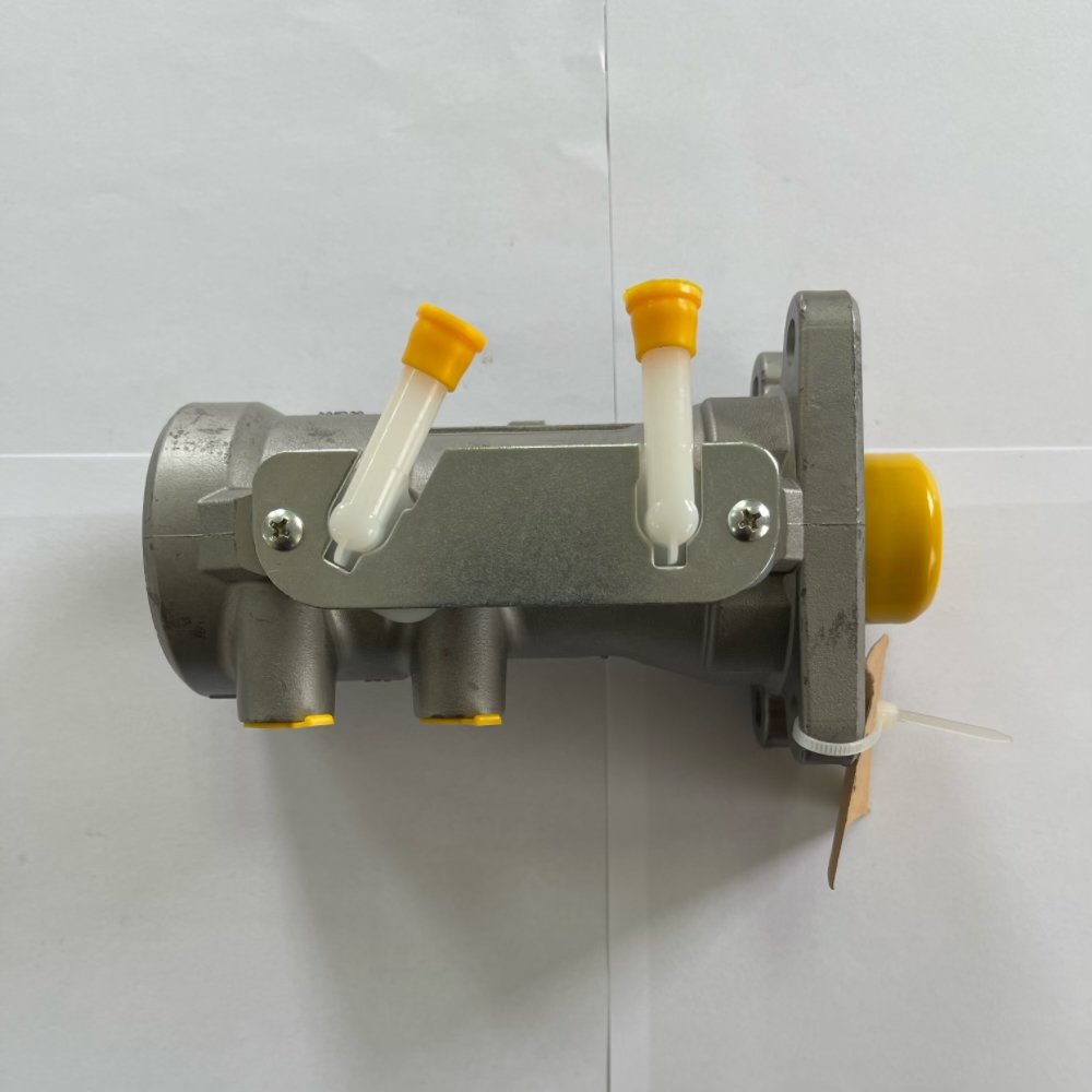 High Quality Brake Master Cylinder for ELF NPR 8-97224-375-0 8-97108-712-1 8-97224-374-0 8-97186-686-0 8-97250-770-0