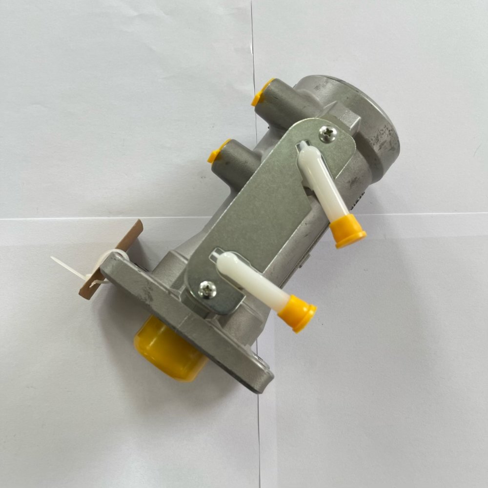 High Quality Brake Master Cylinder for ELF NPR 8-97224-375-0 8-97108-712-1 8-97224-374-0 8-97186-686-0 8-97250-770-0