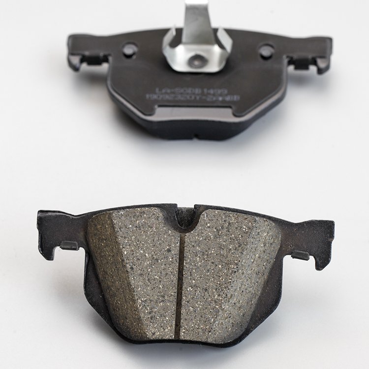 New Condition High Performance Carbon Pottery Ceramic Brake Pads Good Quality for BMW Auto Brake Pad Parts Car Rear Brake Pads