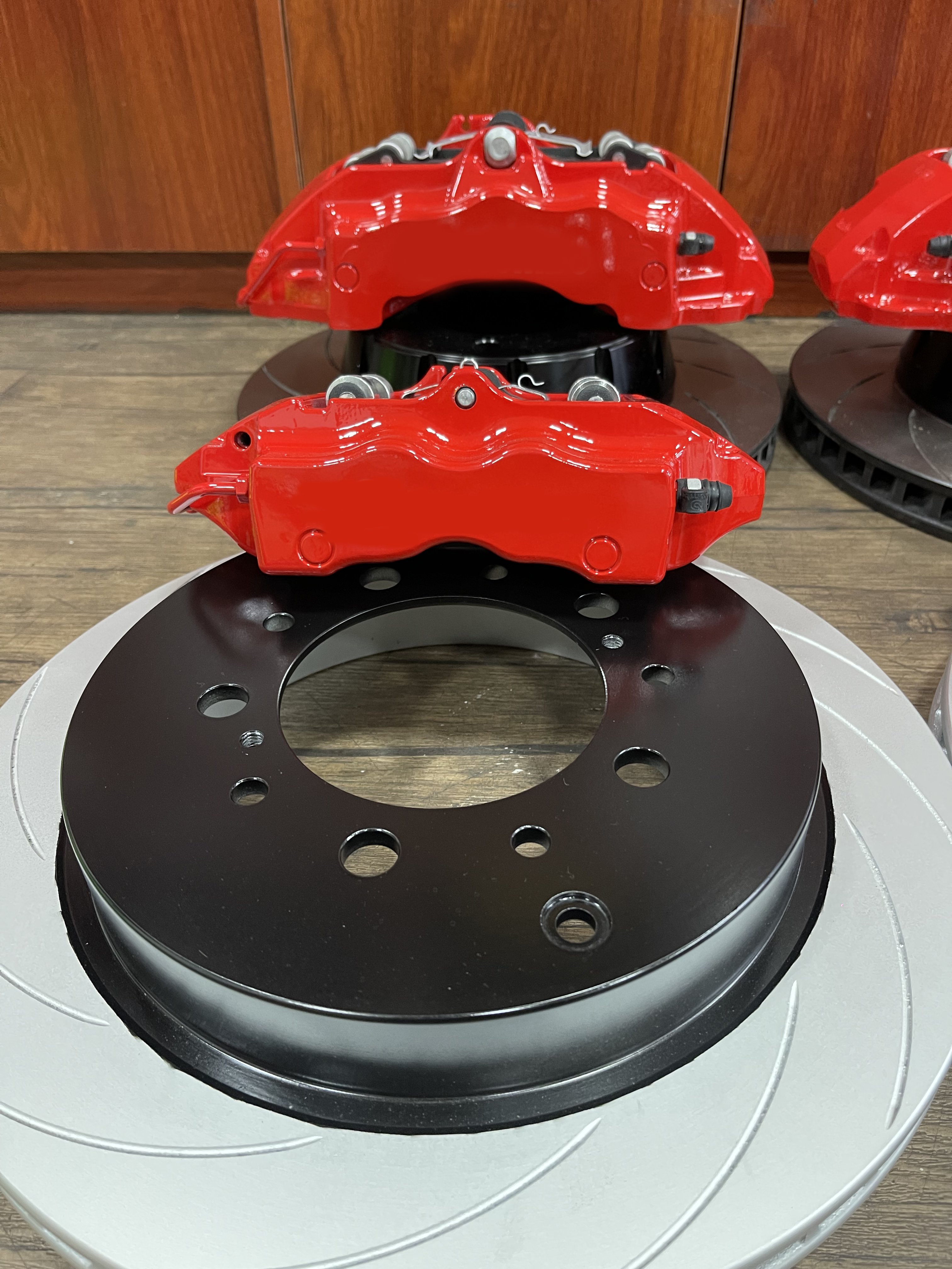 For LC200 LC300 RX450 Full Set Big Brake Kit Brake Caliper 6 Piston Red Custom logo Include Brake Pads, Brackets, Steel Pipes