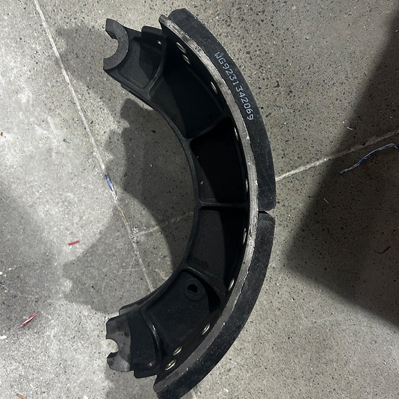 Sinotruck Howo Parts Factory Brake Shoe 14 Hole WG9231342074 AZ9231340200 AZ9231342072