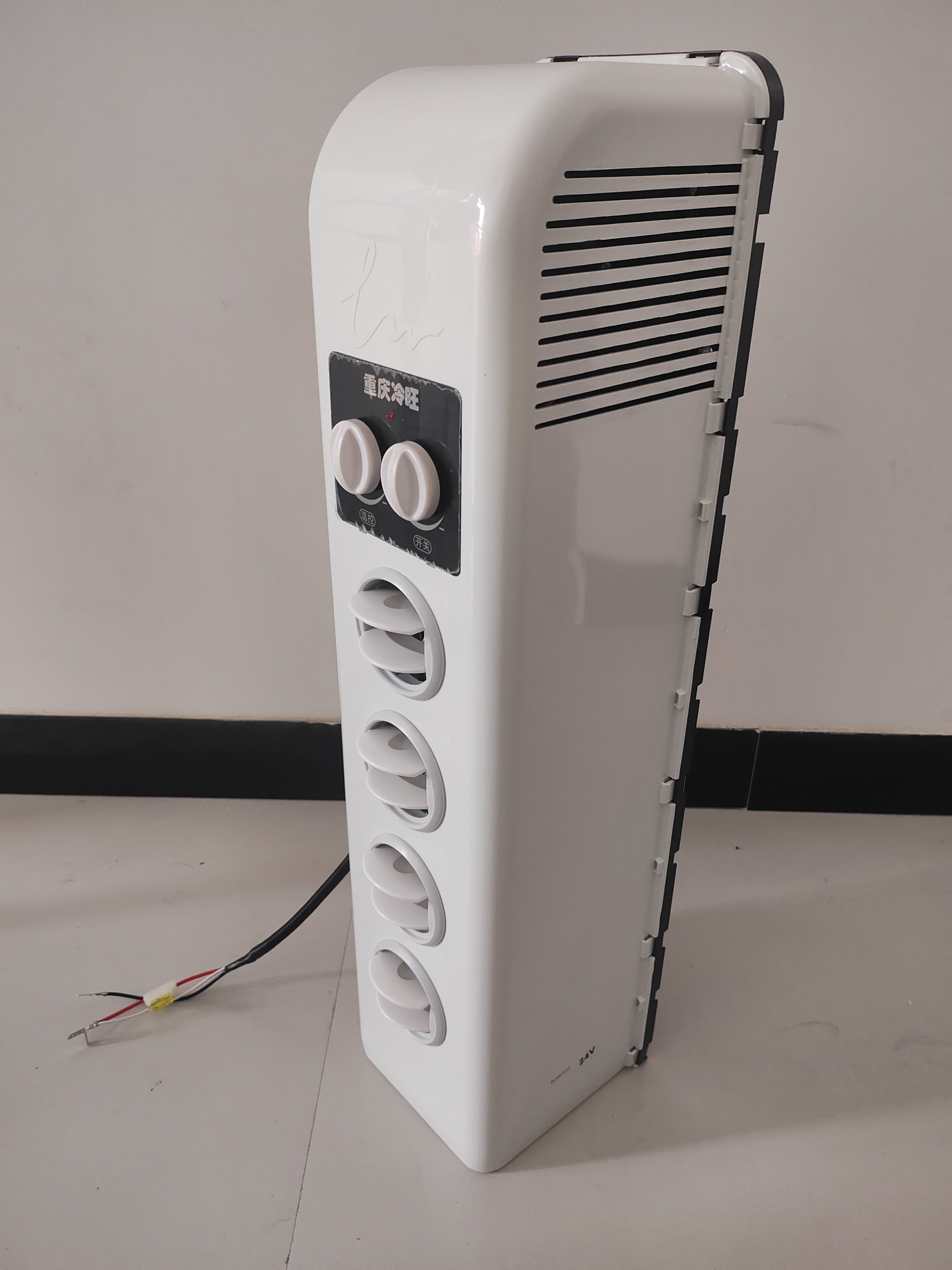 CARLSHY Intelligent Electric DC Powered 12V/24V Parking Cooler Auto Truck Air Conditioner
