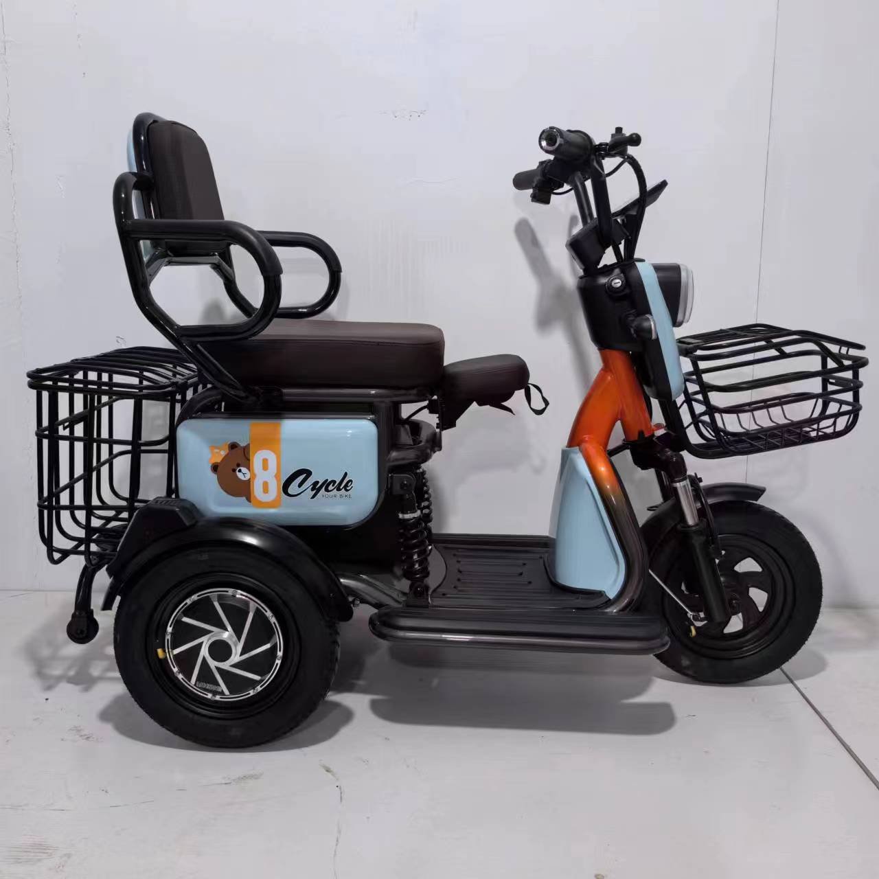 Electric Tricycle with a Compact Body and Rear Storage Basket Electric Leisure Tricycle with Novel Colors