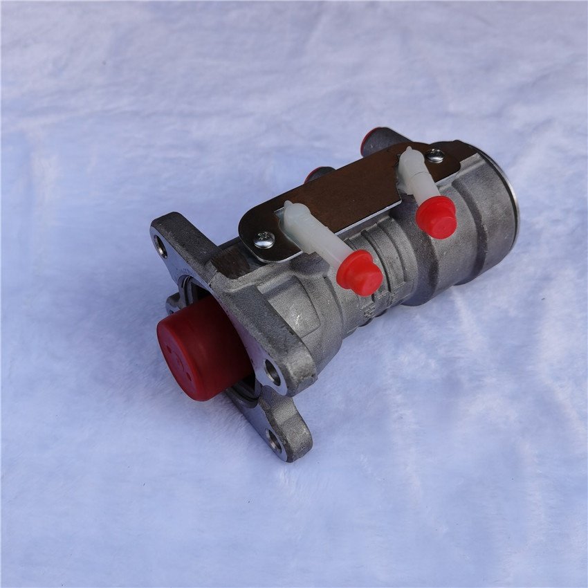 Auto Parts Brake Master Cylinder for Isuzu Japanese Car Master Brake Pump MK429255