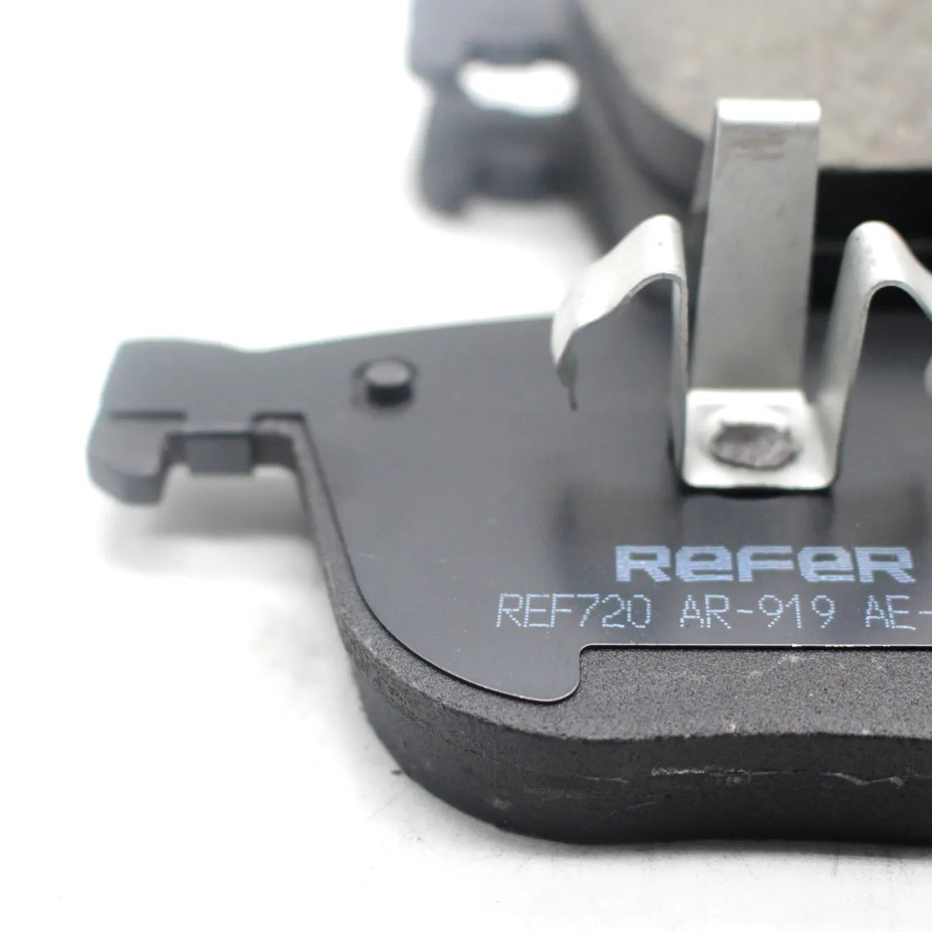 High Quality NAO Ceramic Disc Brake Pad for BMW X5/BMW 740Li Quality Metalware With GDB1502 D919 34212339291/34216768471