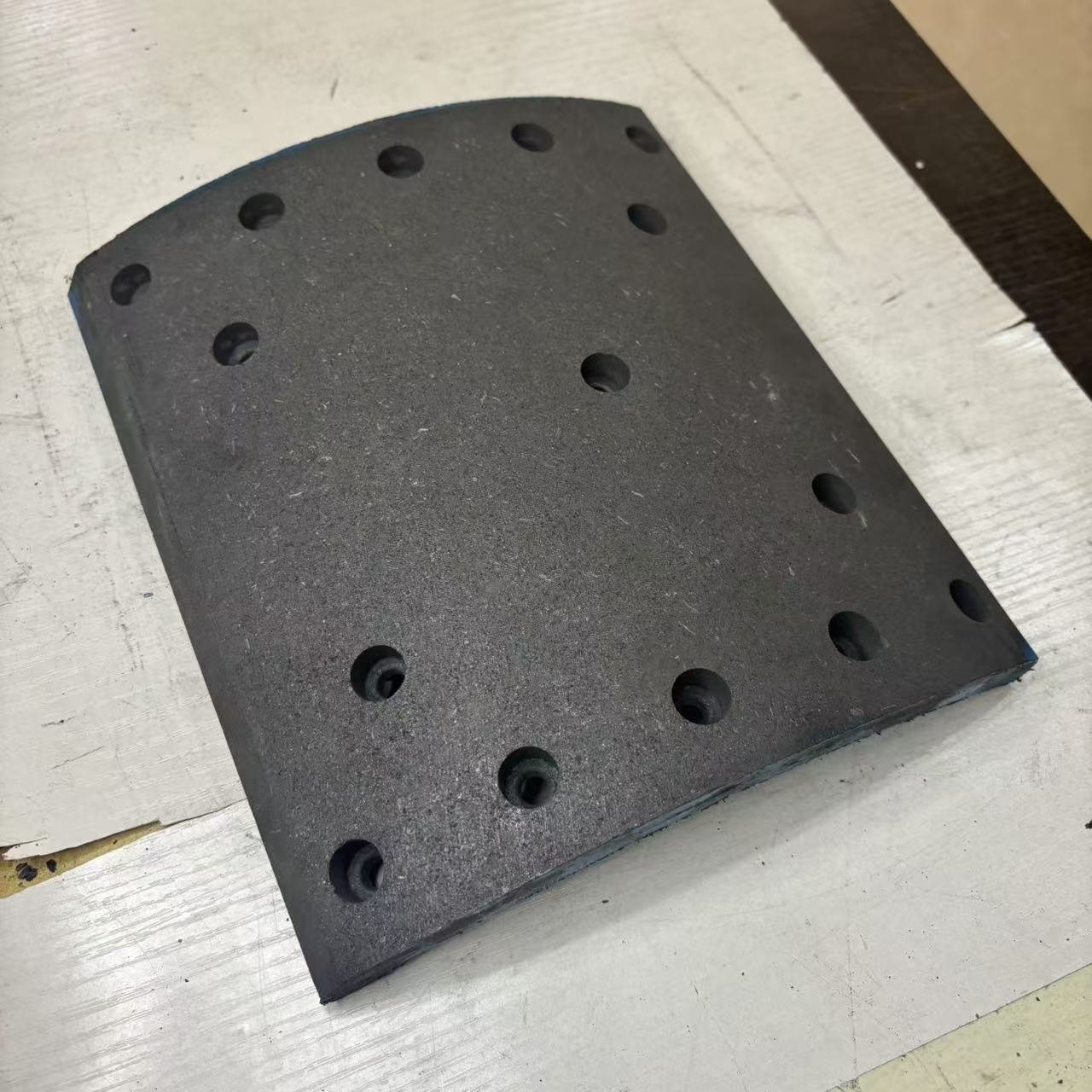 Rear Brake Lining DX400 194000107HD 224001493 350200132 355200234 JY3502N12105W for Chinese Yutong Kinglong JAC Zhongtong Bus