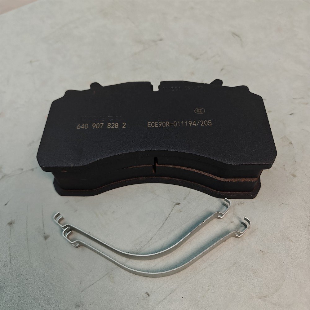 High Quality Heavy Truck Brake Pads. DZ9100440047