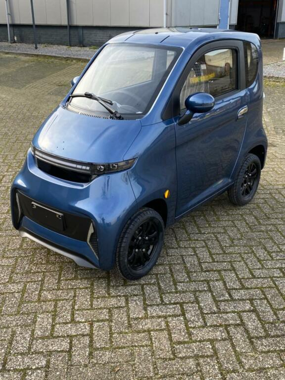 Chinese Micro Electric Cars Small Size Low Speed 45km/h Four Wheel Closed Mobility Scooter Electric Car for Disabled and Elderly