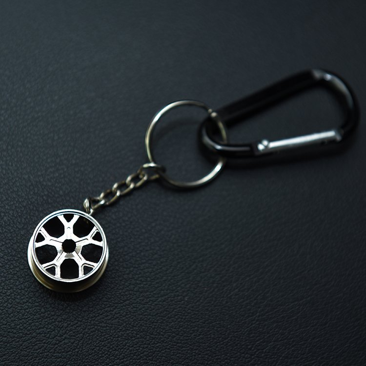 Custom Logo Luxury Fashionable Souvenir Car Parts Decoration Alloy Wheel Metal Keychain Car Lovers Gift