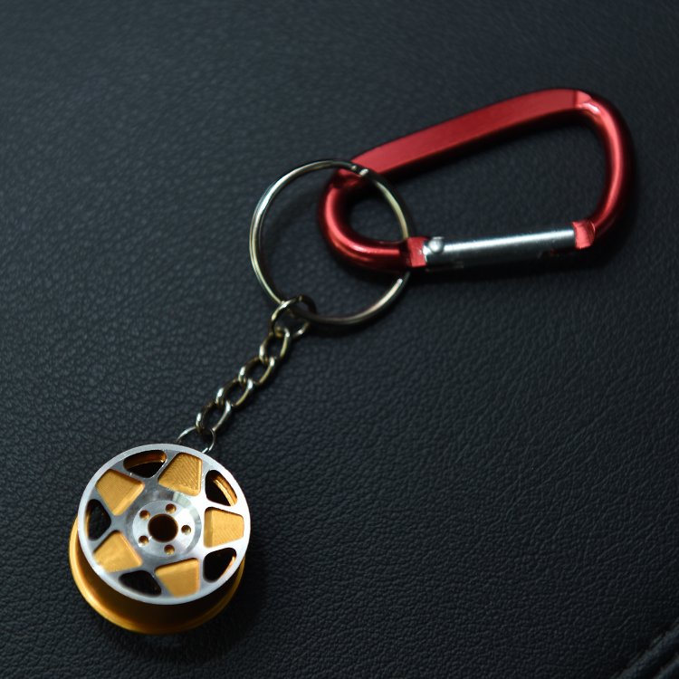 Custom Logo Luxury Fashionable Souvenir Car Parts Decoration Alloy Wheel Metal Keychain Car Lovers Gift