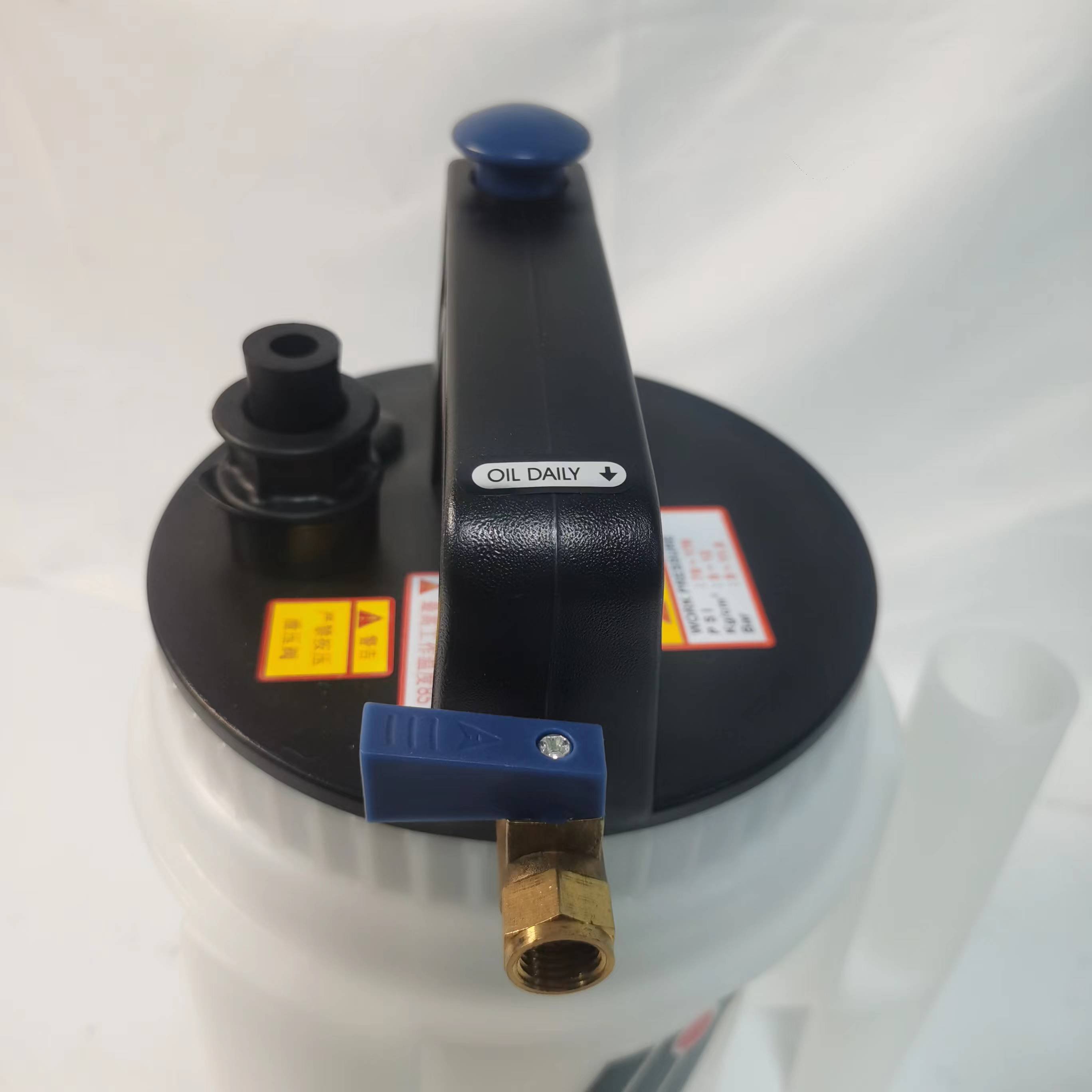 Vacuum Brake Bleeder Air Brake Bleeder Kit with 2L Brake Fluid Extractor and 1L Refilling Bottle for Auto Car Truck Use