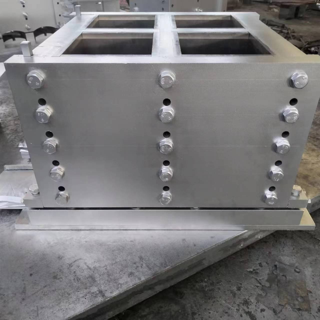 Mold Mechanical Equipment Set Drum Brake Pad Four Chamber Mold