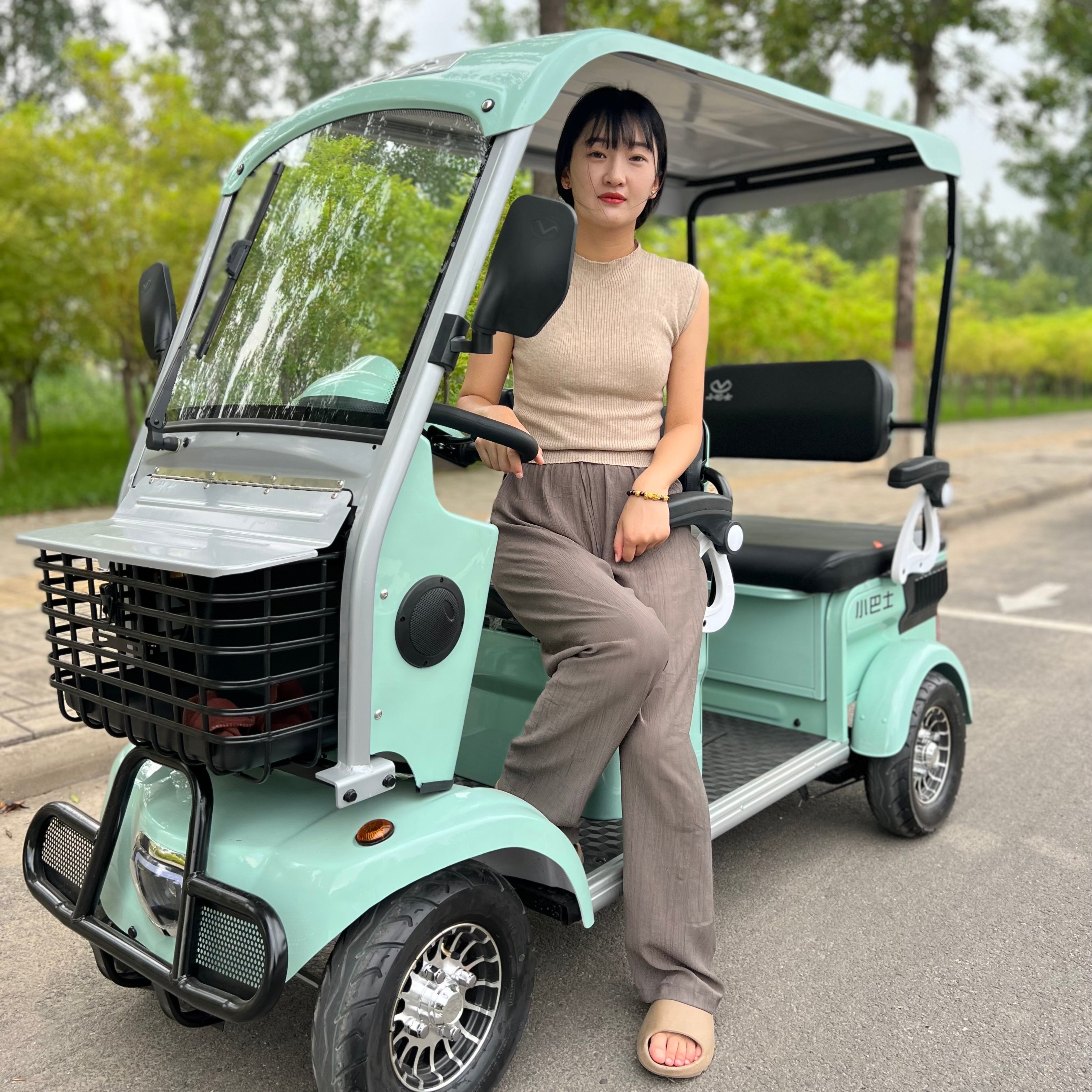 MINIBUS Factory Sale Golf Carts Electromagnetic Brake Comfortable Family-friendly Golf Cart Golf Cart Tour Service