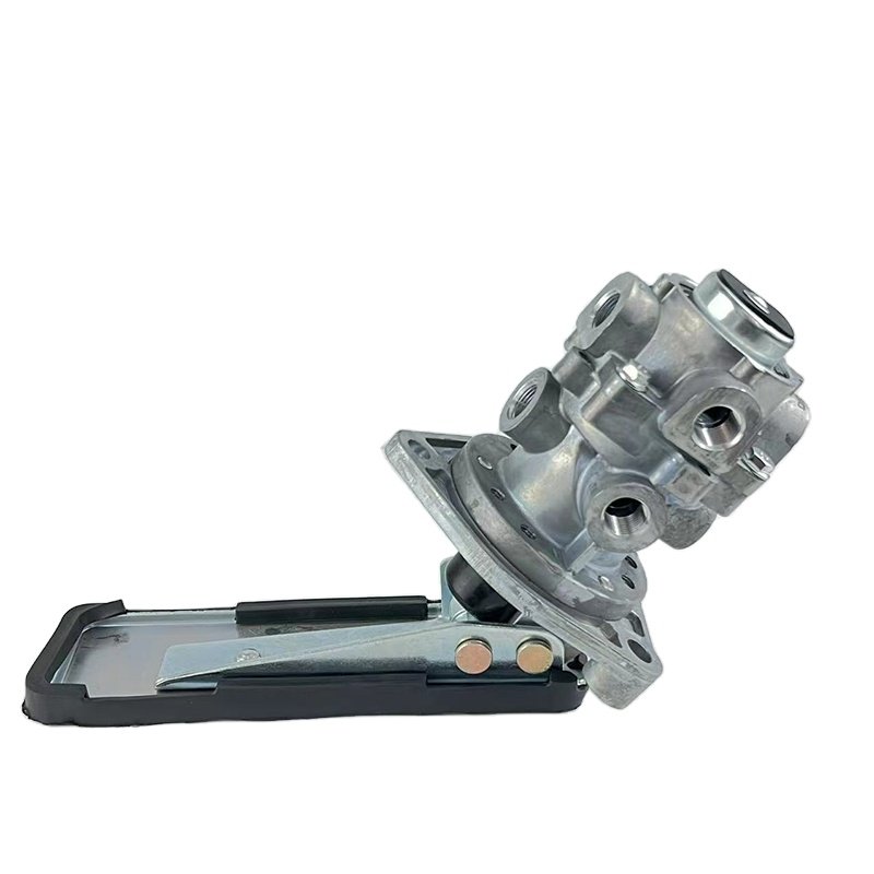 High Quality Universal Foot Brake Valve Mitsubishi Truck 241-02904 Japanese Truck