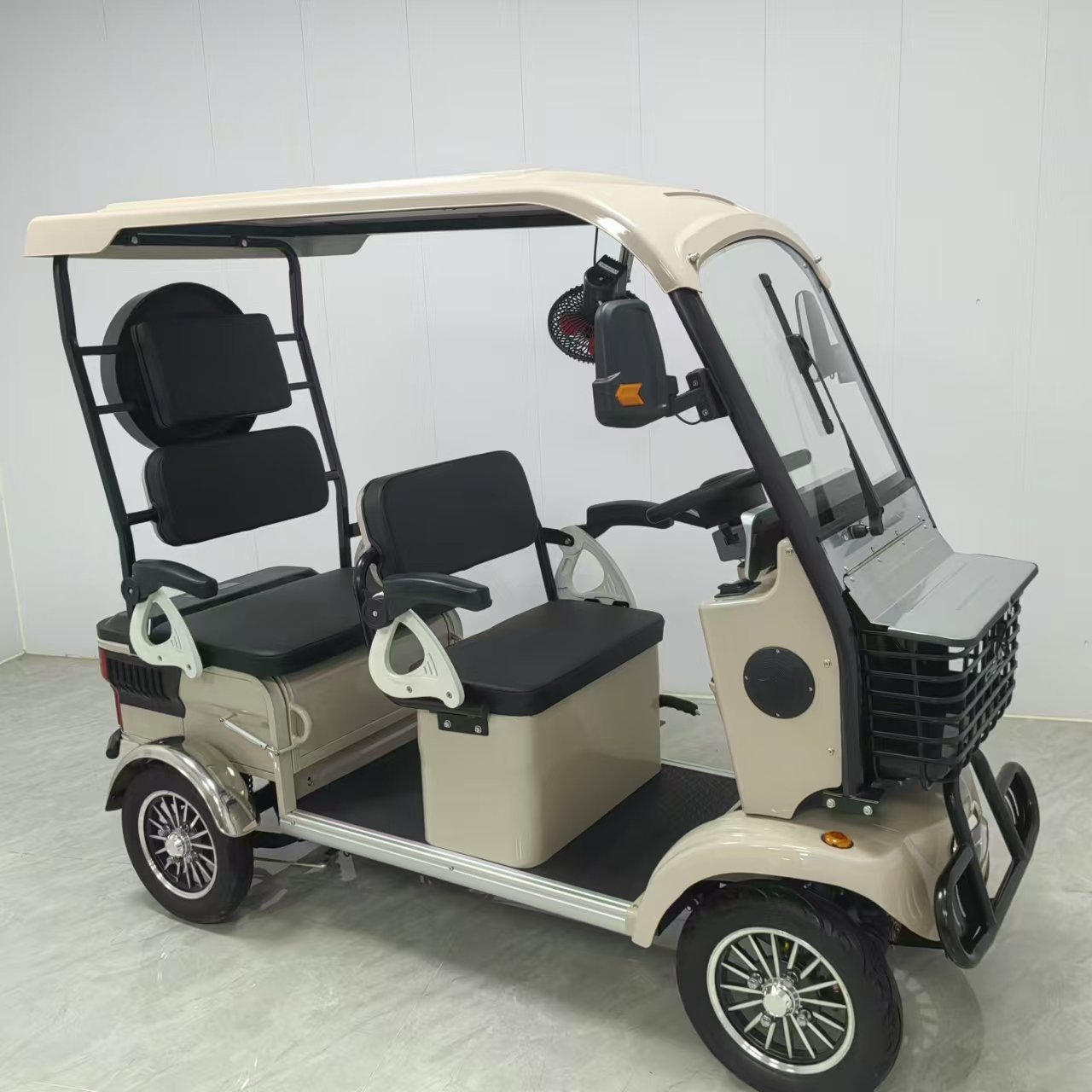 Manufacturer Supply 48V 20Ah Electric Golf Cart 4x4 4 Person Electric Assisted Quad Bike in Cargo