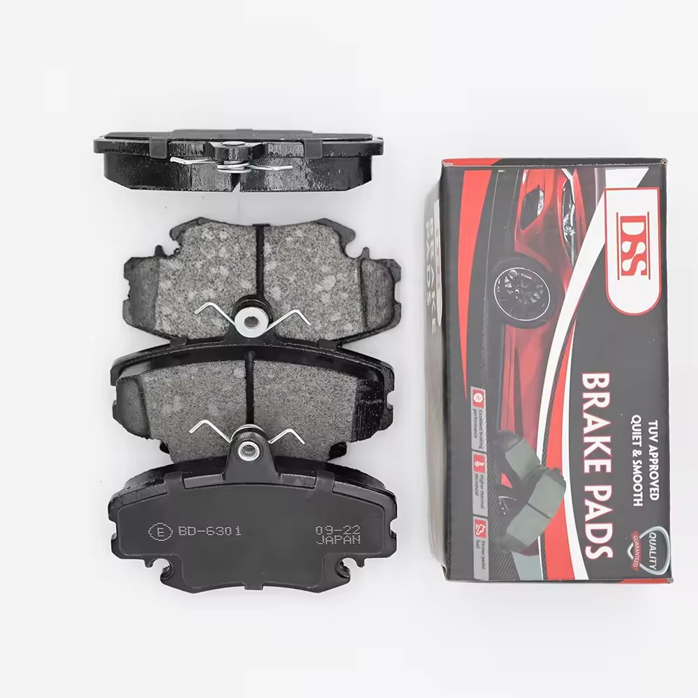 D526 Front Disc Car Parts Ceramic Brake Pads for Nissan Versa OEM 4106040U90