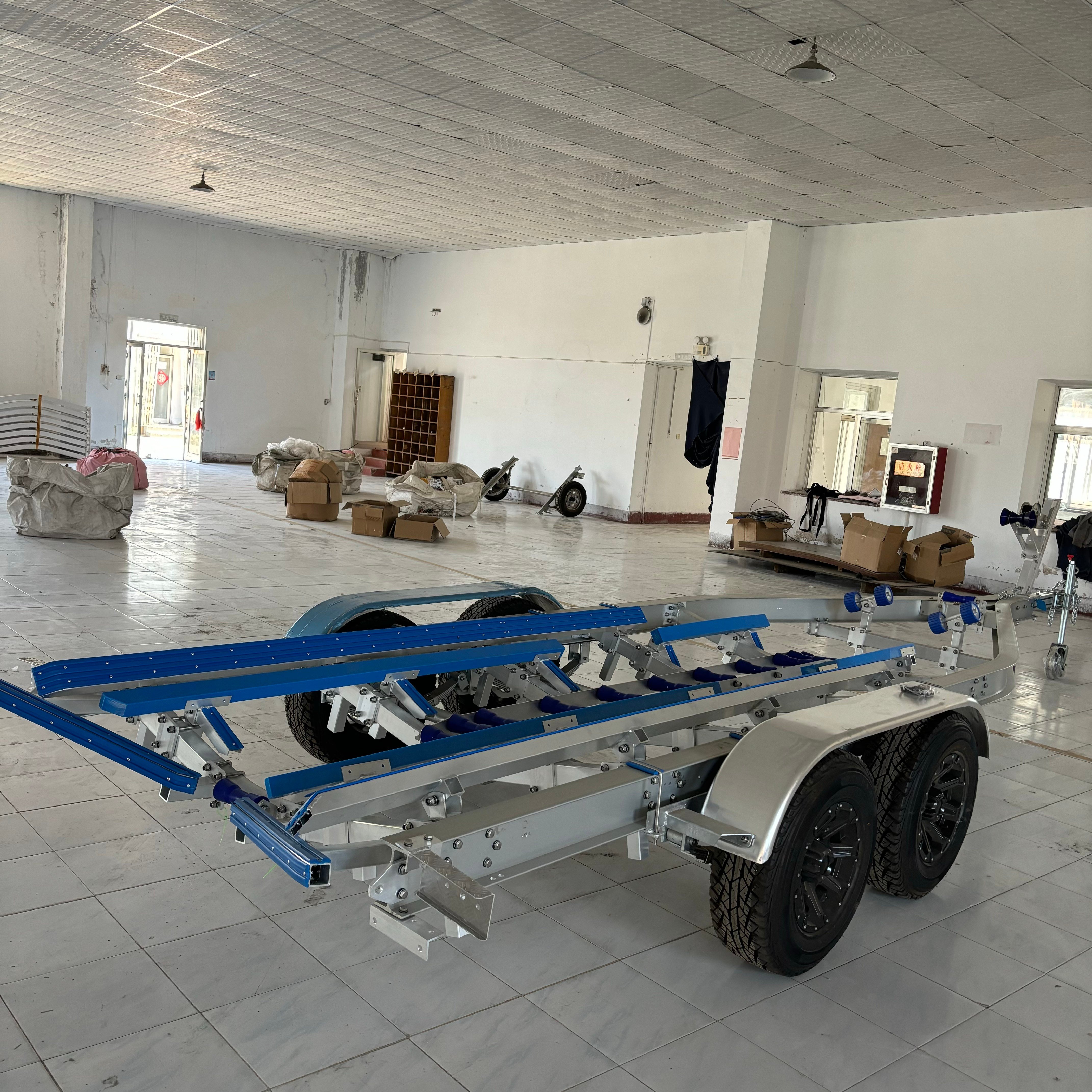 27ft tandem Axle Poly Bunks Aluminum Fishing Boat Trailer for Sale with Factory Price and 6 Piston Brake Caliper