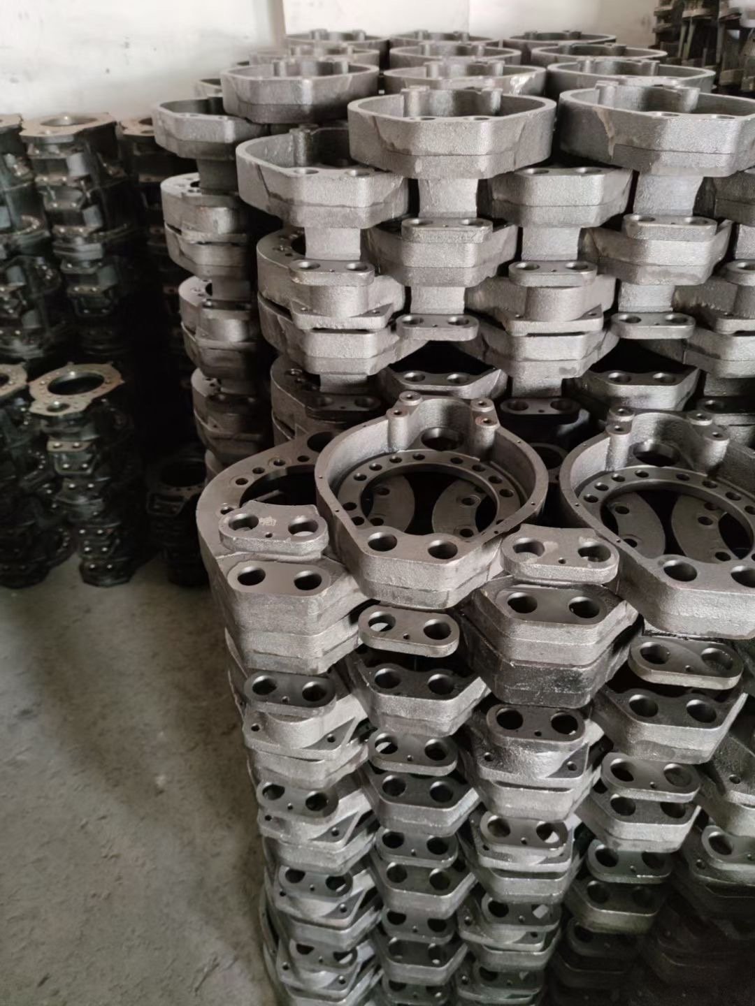 Dongfeng Faw Truck Diesel Engine Parts Commins Engine/Gearbox/Axle/Chassis Truck Spare Part 3502ZS10A-101-B Rear Brake Shoe
