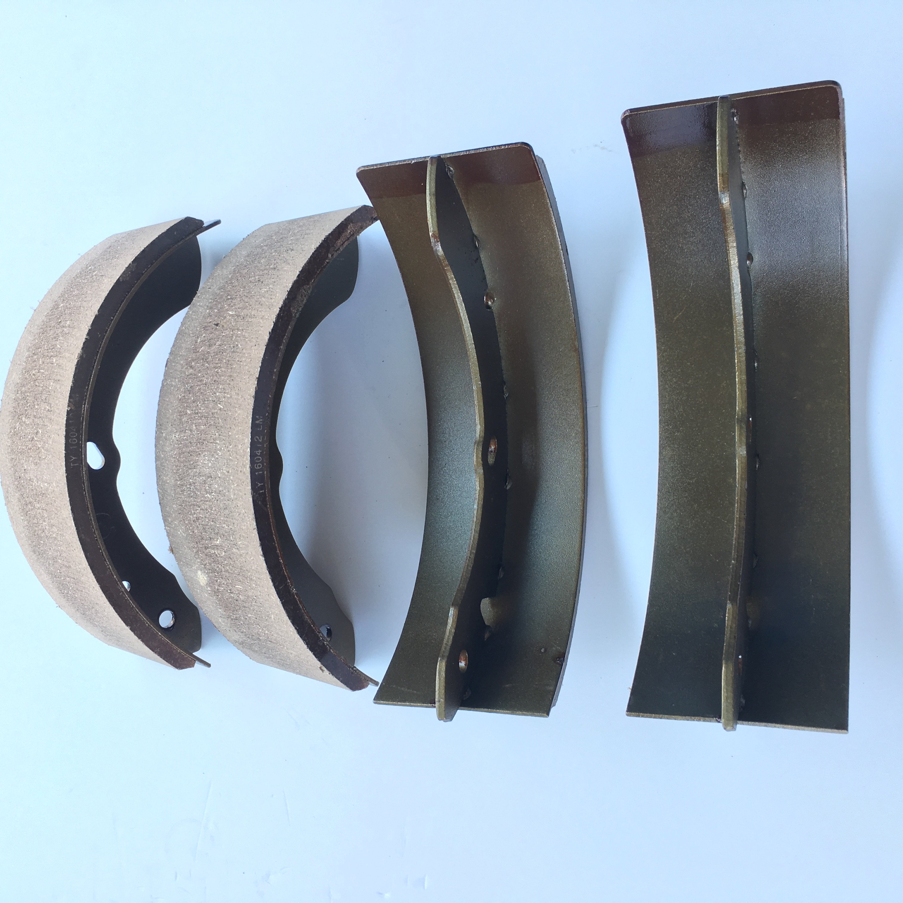 Manufacturer Sells High Quality Auto Drum Brake Shoe Assembly and Brake Shoe 600P