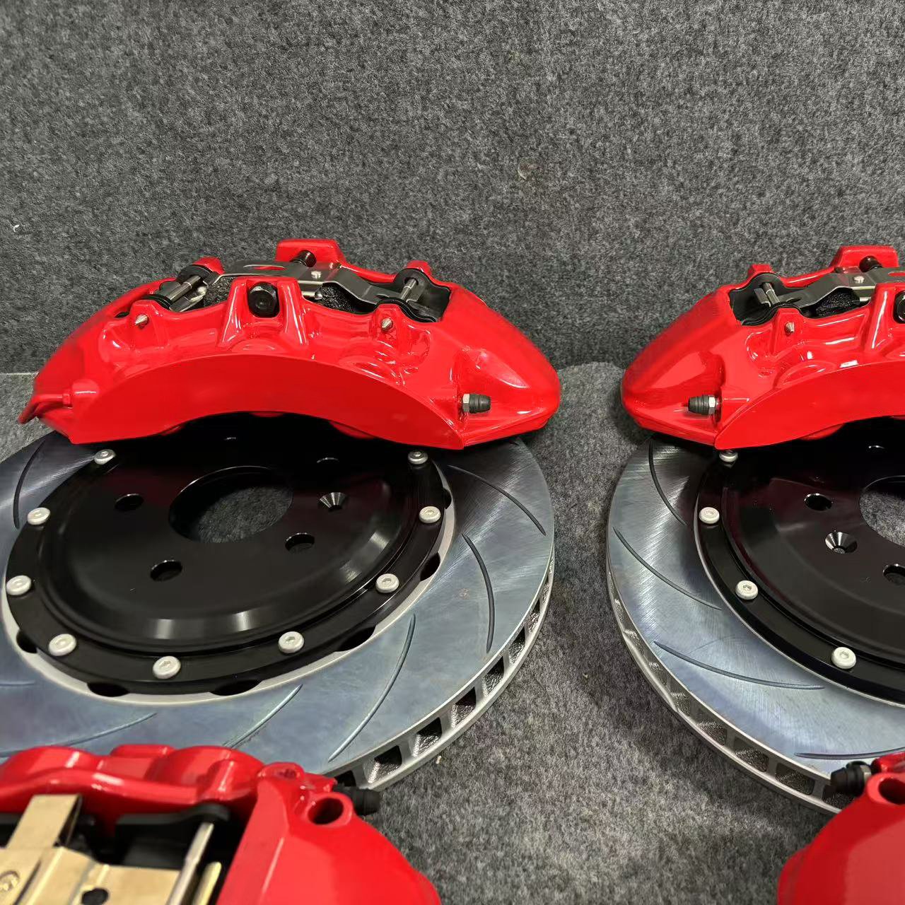 Red Large Brake Kit V6, 6-piston Brake Calipers, GT4, 4-piston Plus Mustang Handbrake for CT4 CT5 XT4 XT5 XT6 CTS CT6 ATS Series