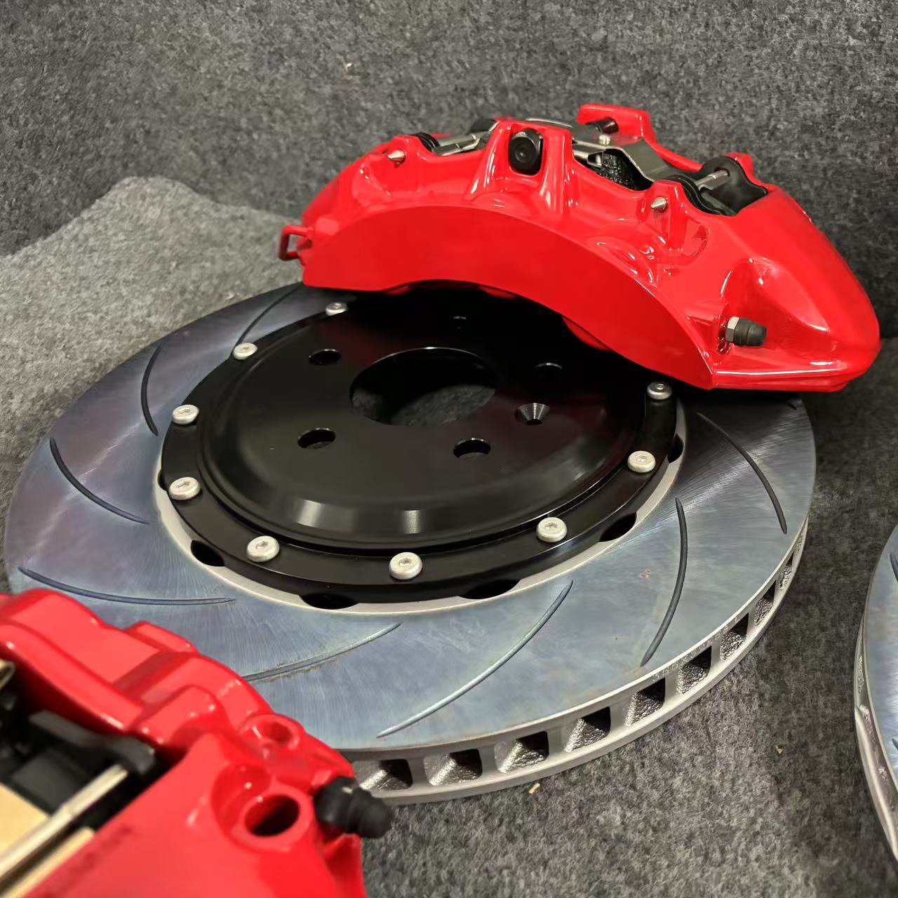Red Large Brake Kit V6, 6-piston Brake Calipers, GT4, 4-piston Plus Mustang Handbrake for CT4 CT5 XT4 XT5 XT6 CTS CT6 ATS Series