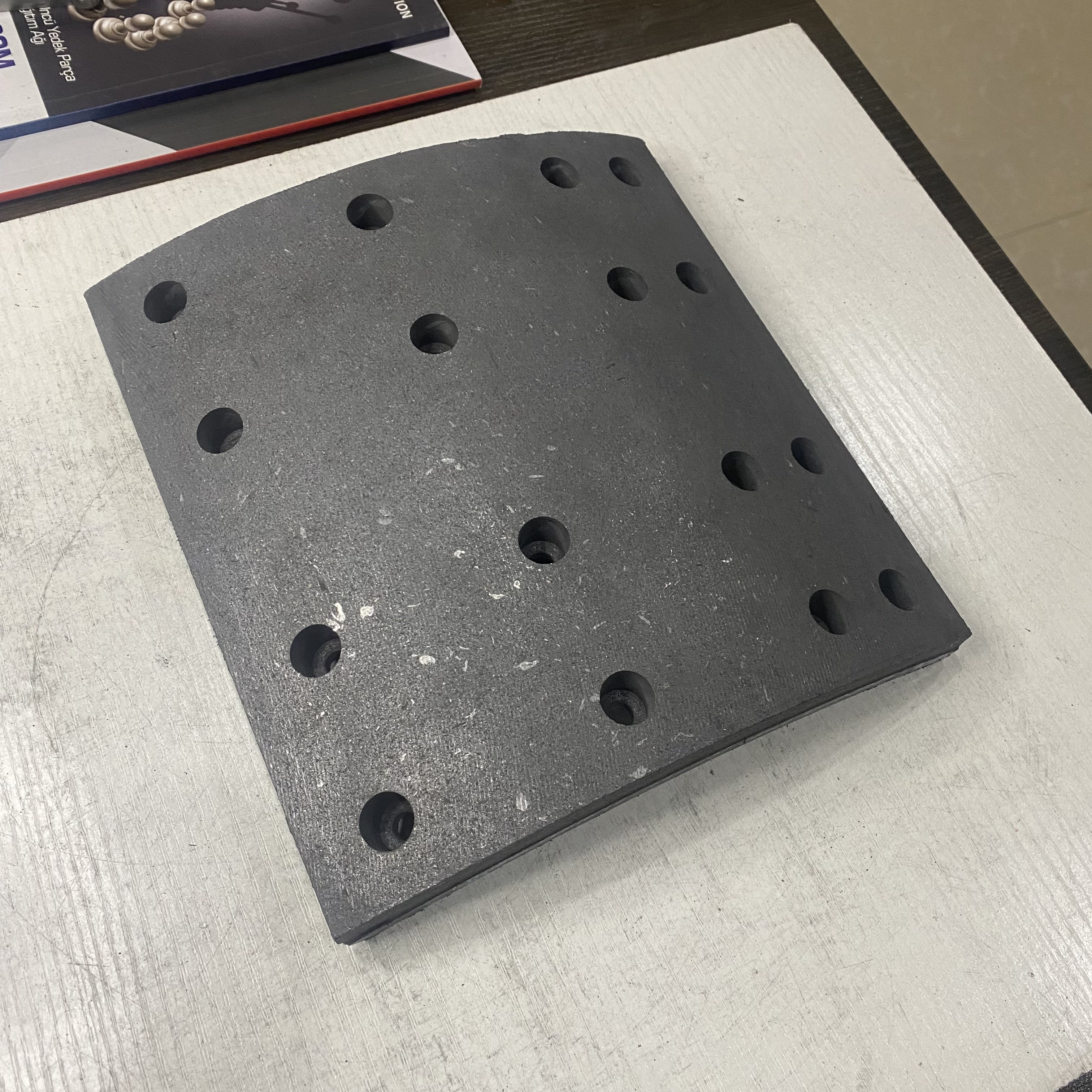 Factory Supply High Quality Ceramic Brake Lining CA33 CA/33 L-636 for Guerra Randon Trailers Truck DAF Tractors